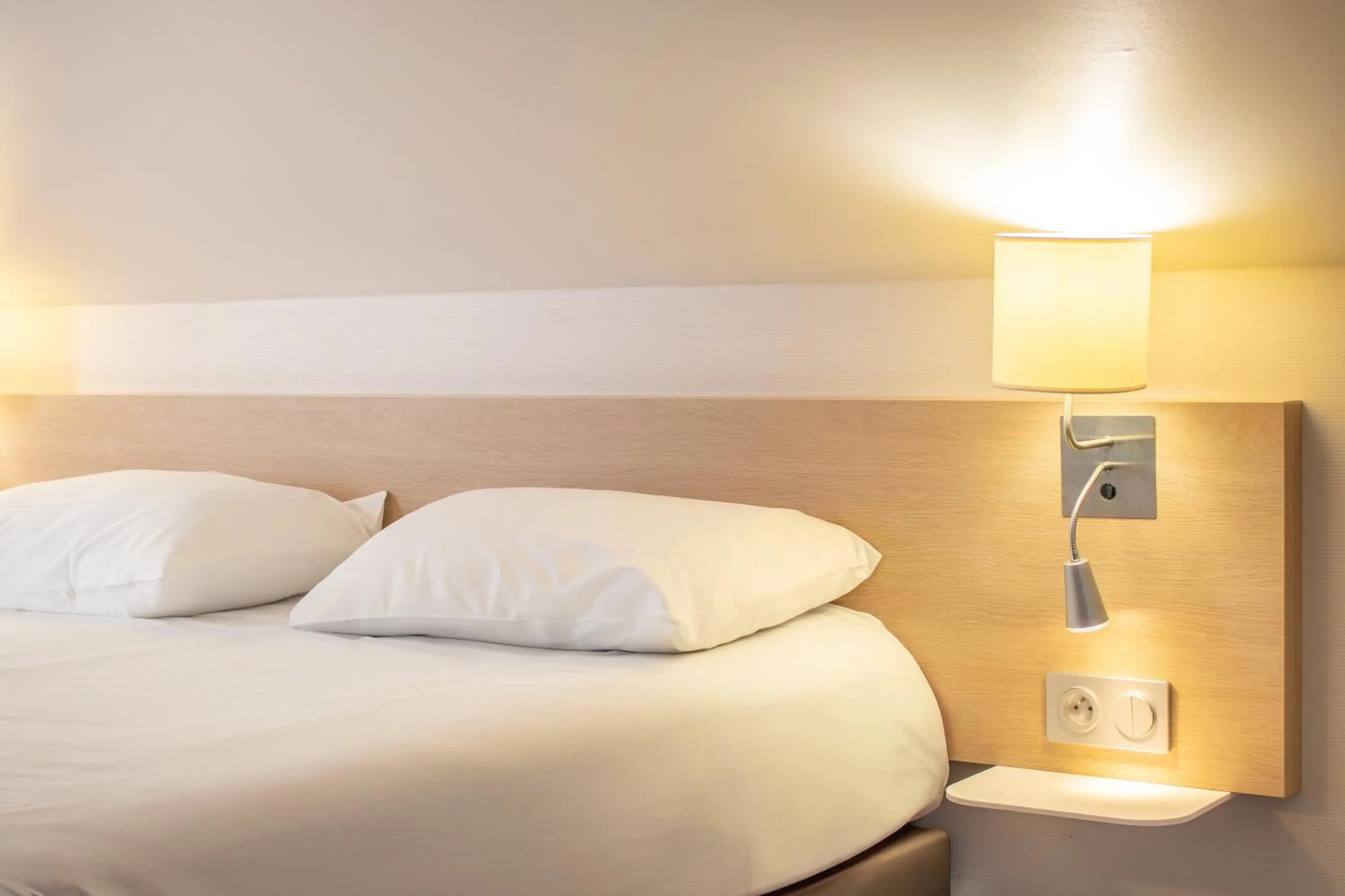 Bedroom, Bed in Brit Hotel Mâcon Centre Gare