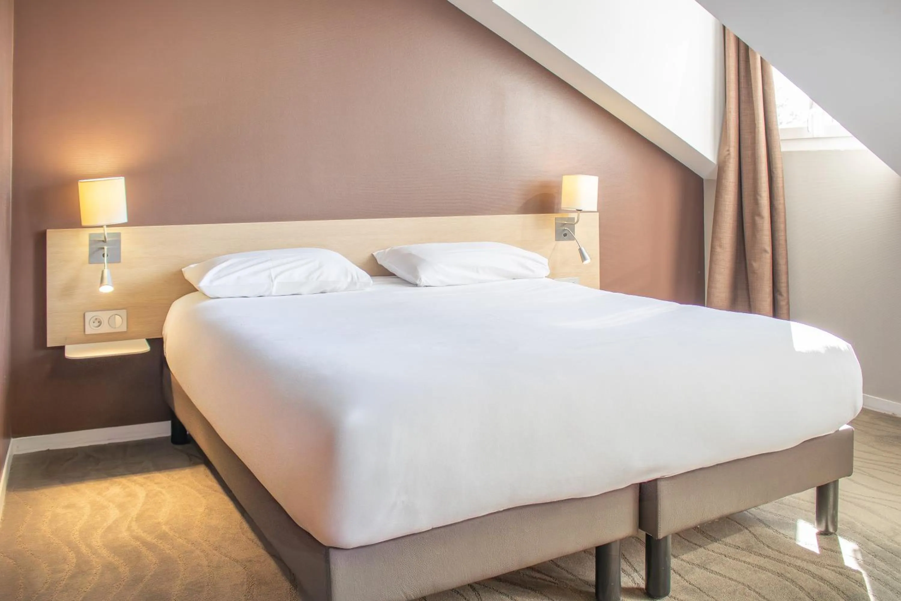 Bedroom, Bed in Brit Hotel Mâcon Centre Gare