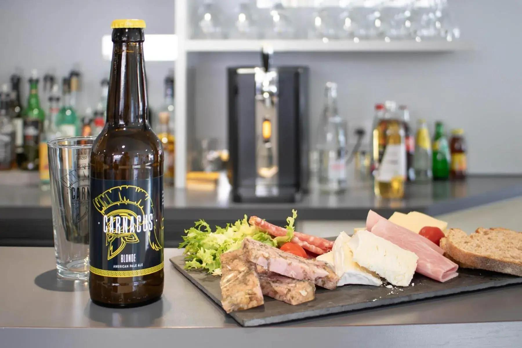 Lounge or bar in Brit Hotel Mâcon Centre Gare Lounge or bar in Brit Hotel Mâcon Centre Gare