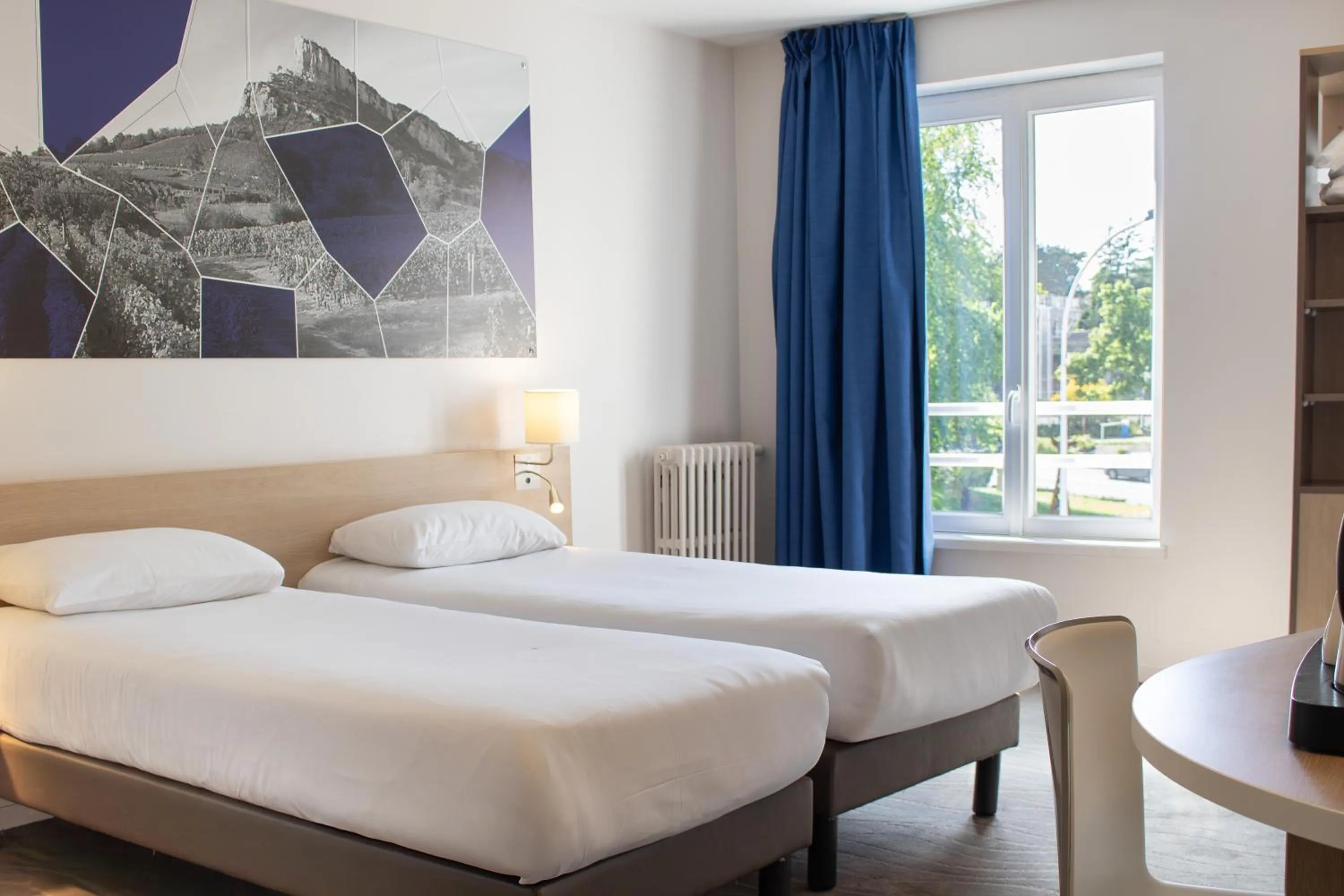 Bedroom, Bed in Brit Hotel Mâcon Centre Gare