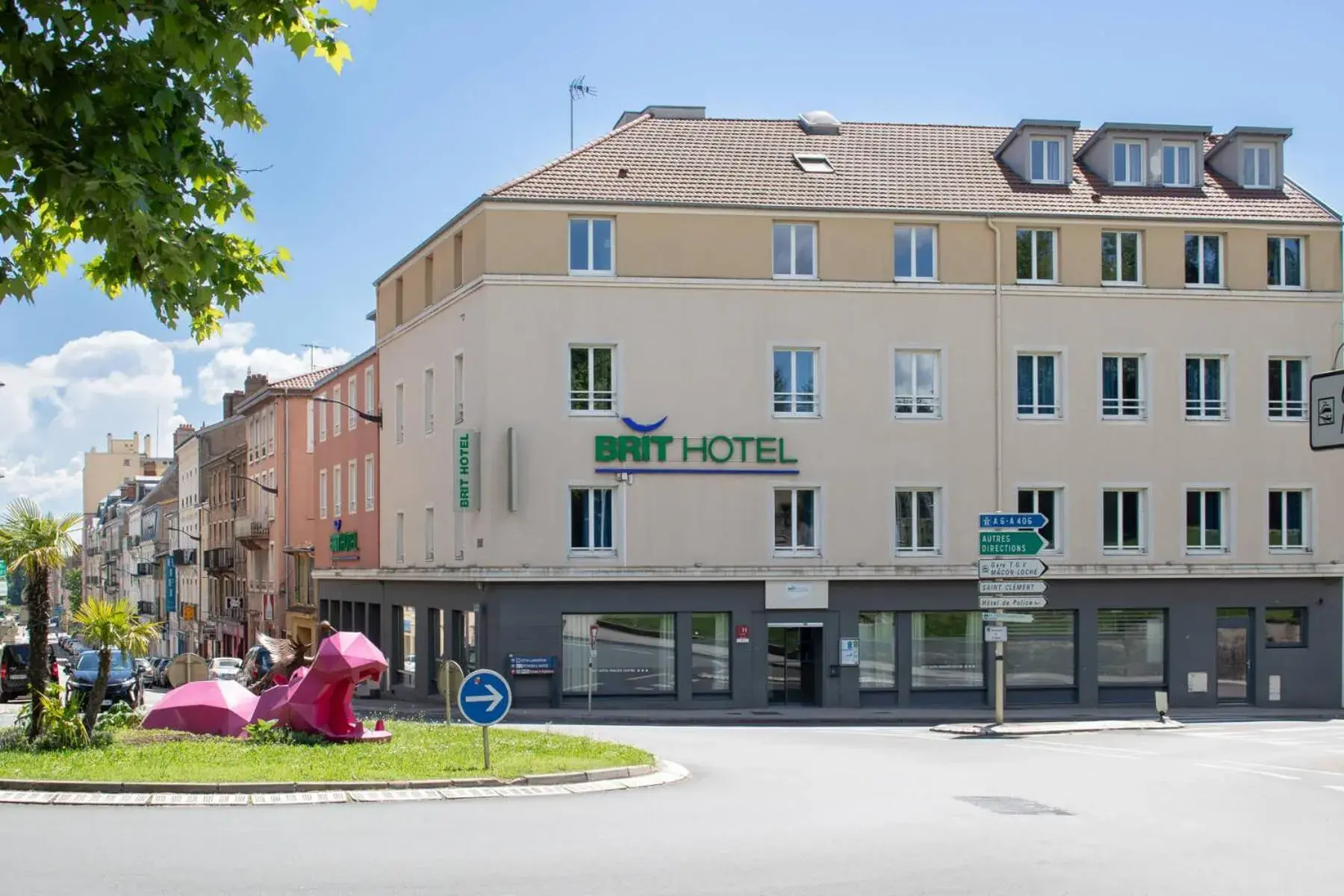 Property building in Brit Hotel Mâcon Centre Gare Property building in Brit Hotel Mâcon Centre Gare
