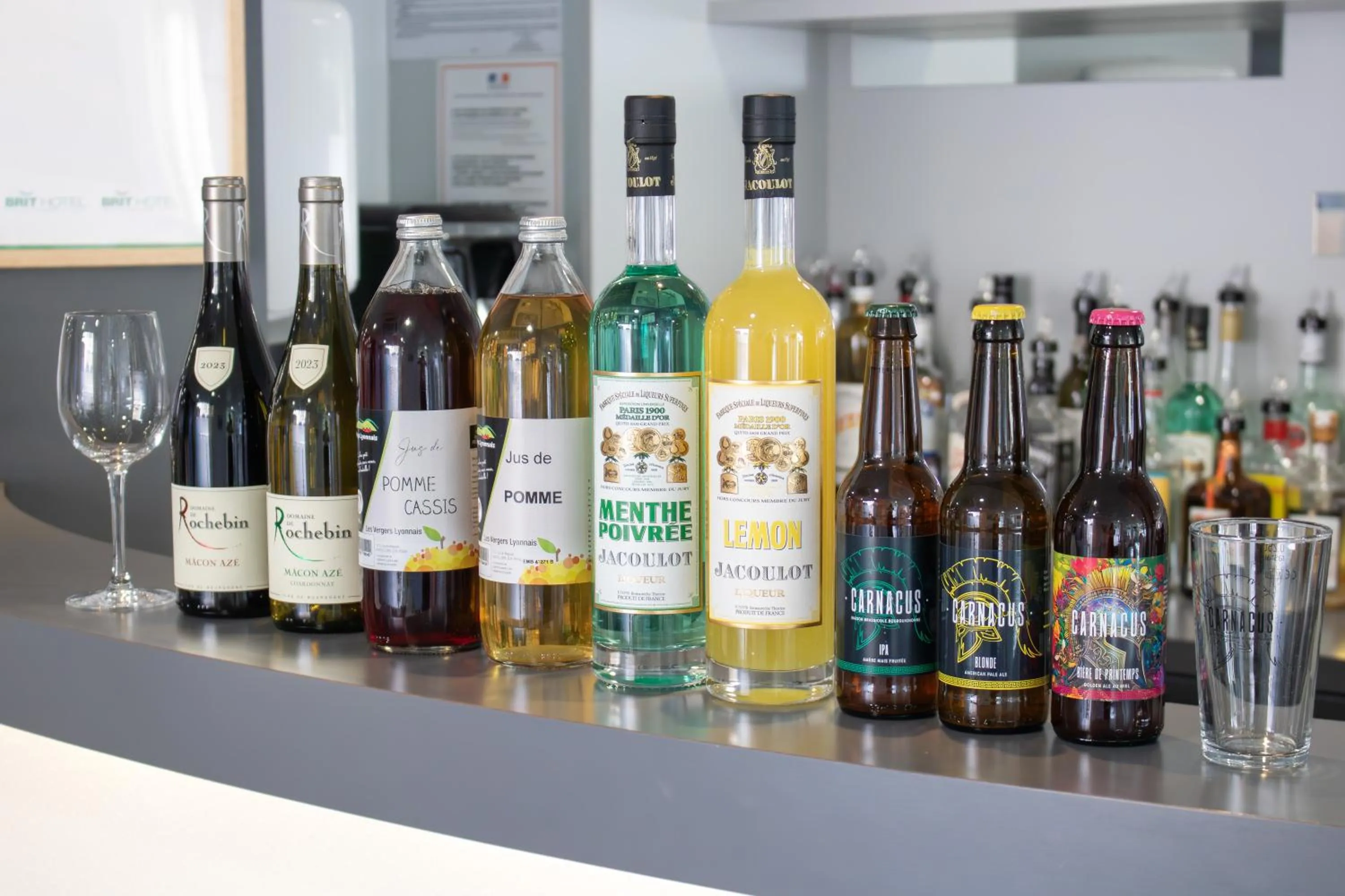 Lounge or bar in Brit Hotel Mâcon Centre Gare