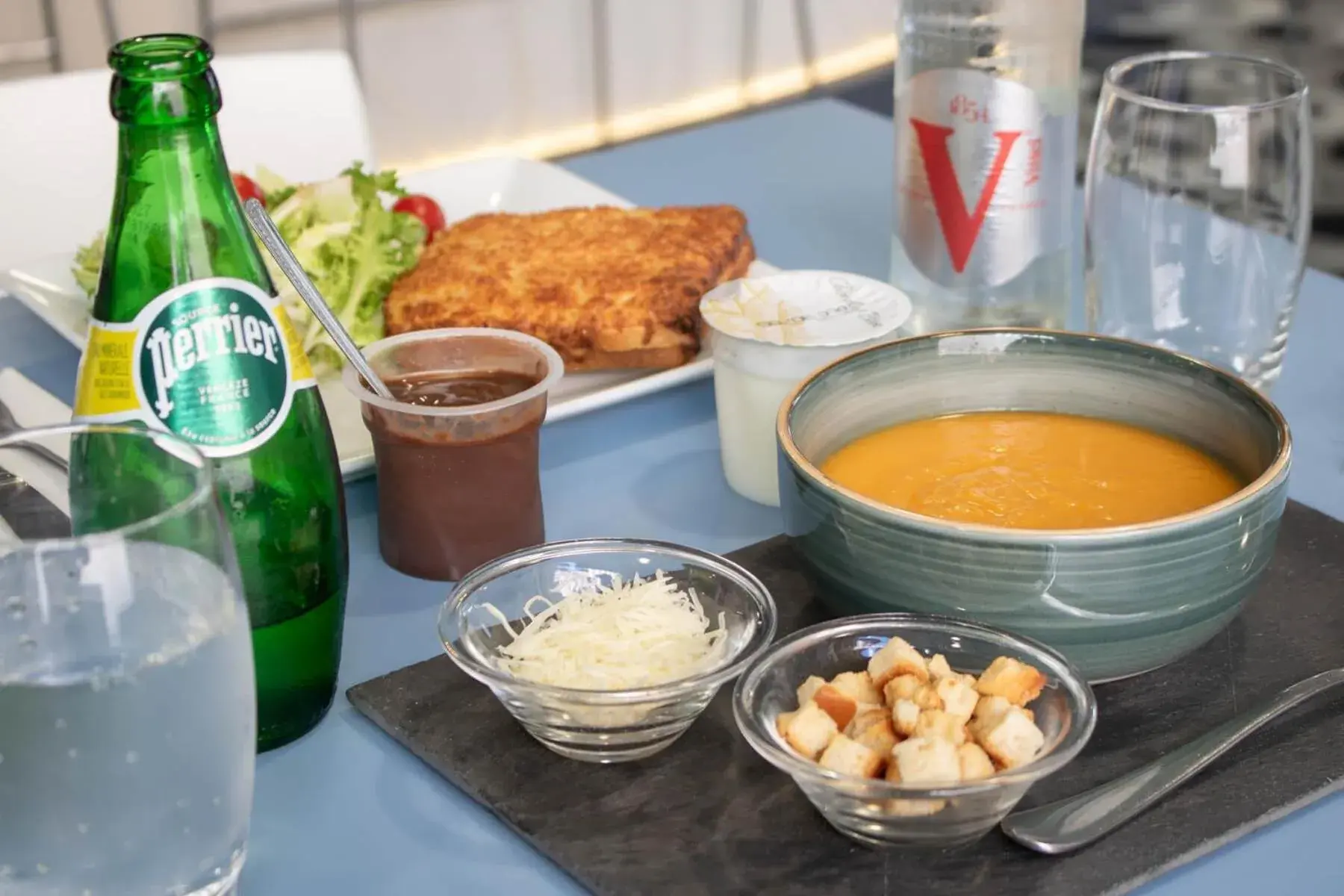 Food and drinks in Brit Hotel Mâcon Centre Gare Food and drinks in Brit Hotel Mâcon Centre Gare