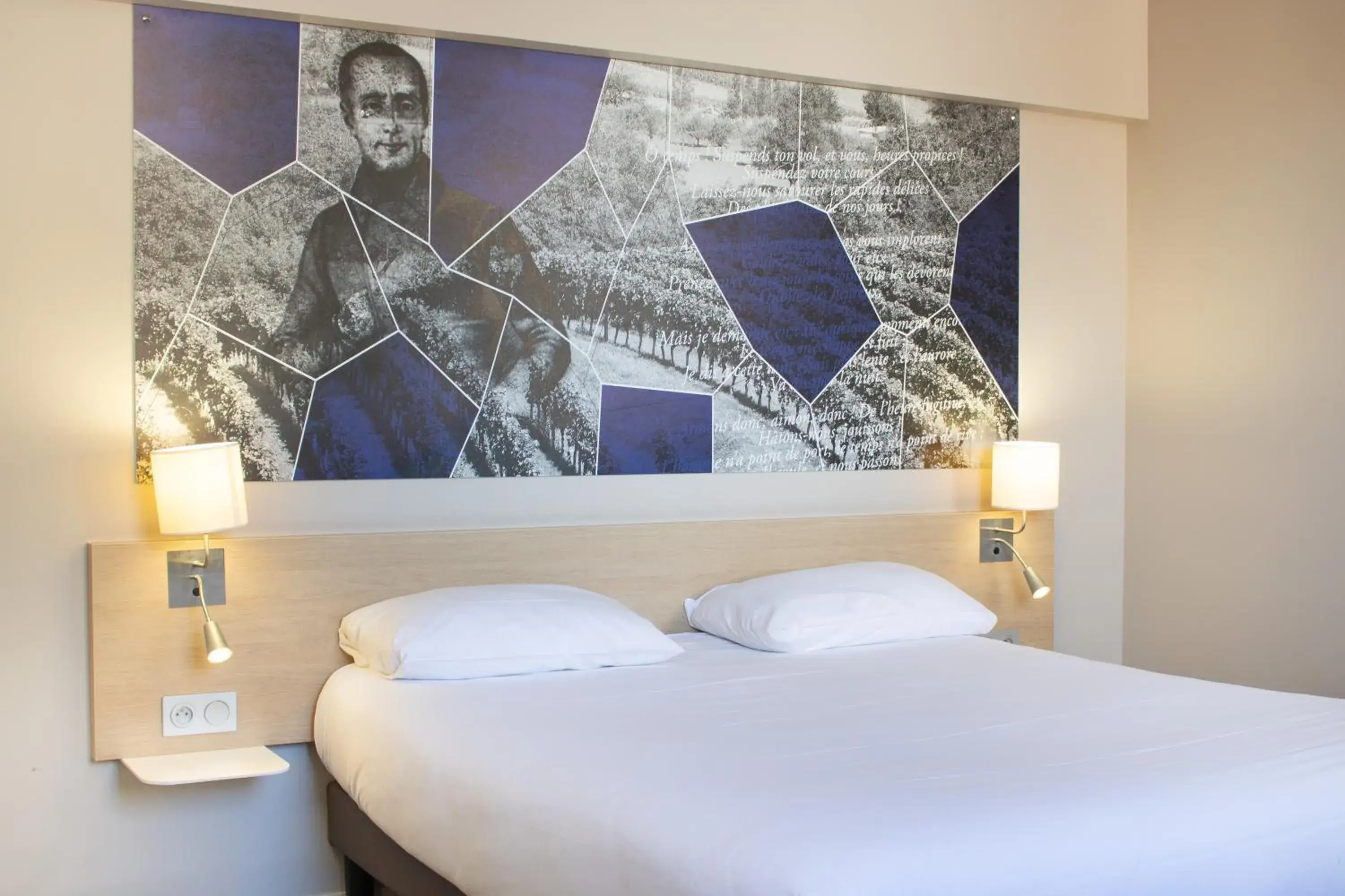 Bedroom, Bed in Brit Hotel Mâcon Centre Gare Bedroom, Bed in Brit Hotel Mâcon Centre Gare