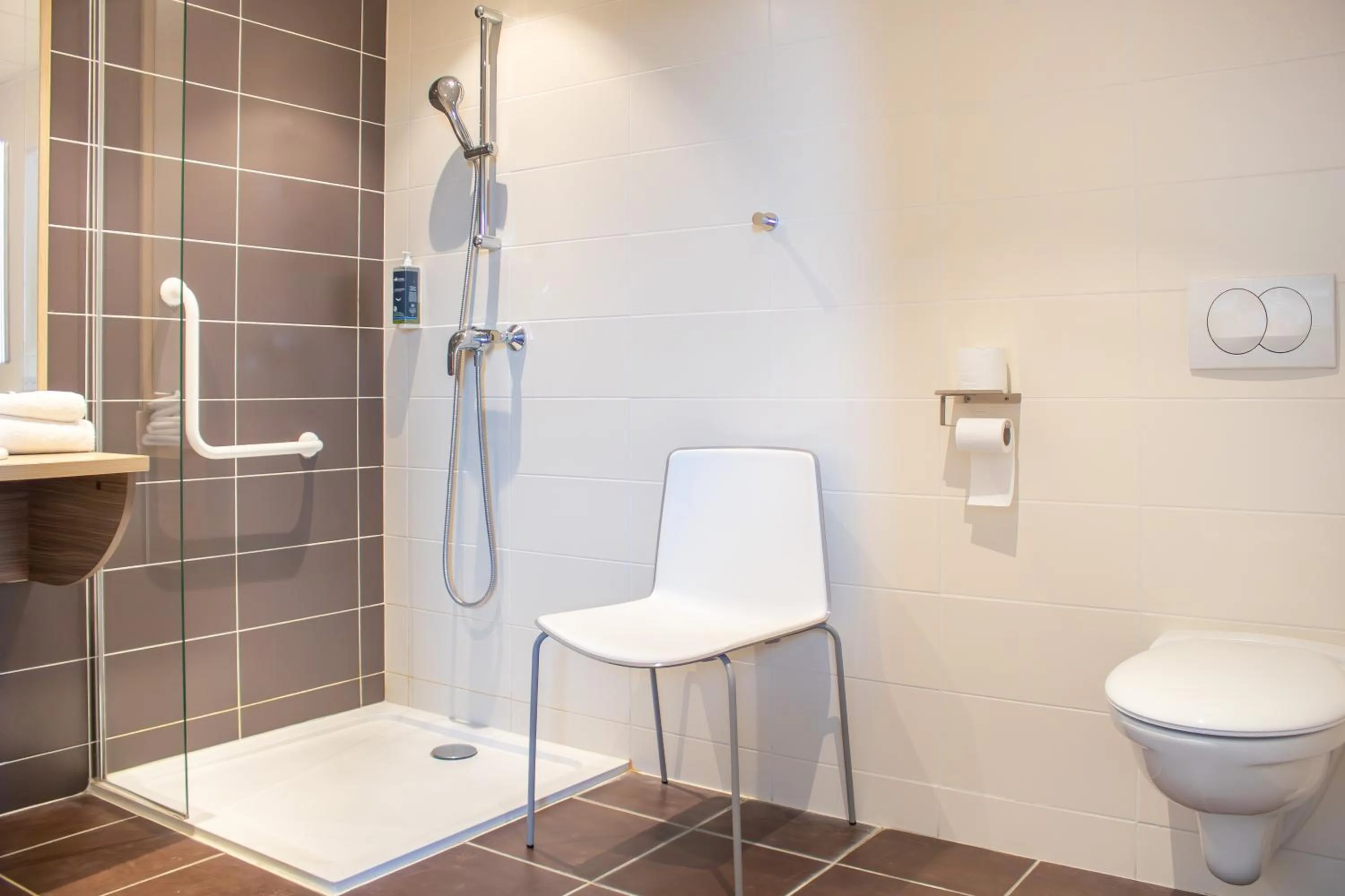 Bathroom in Brit Hotel Mâcon Centre Gare