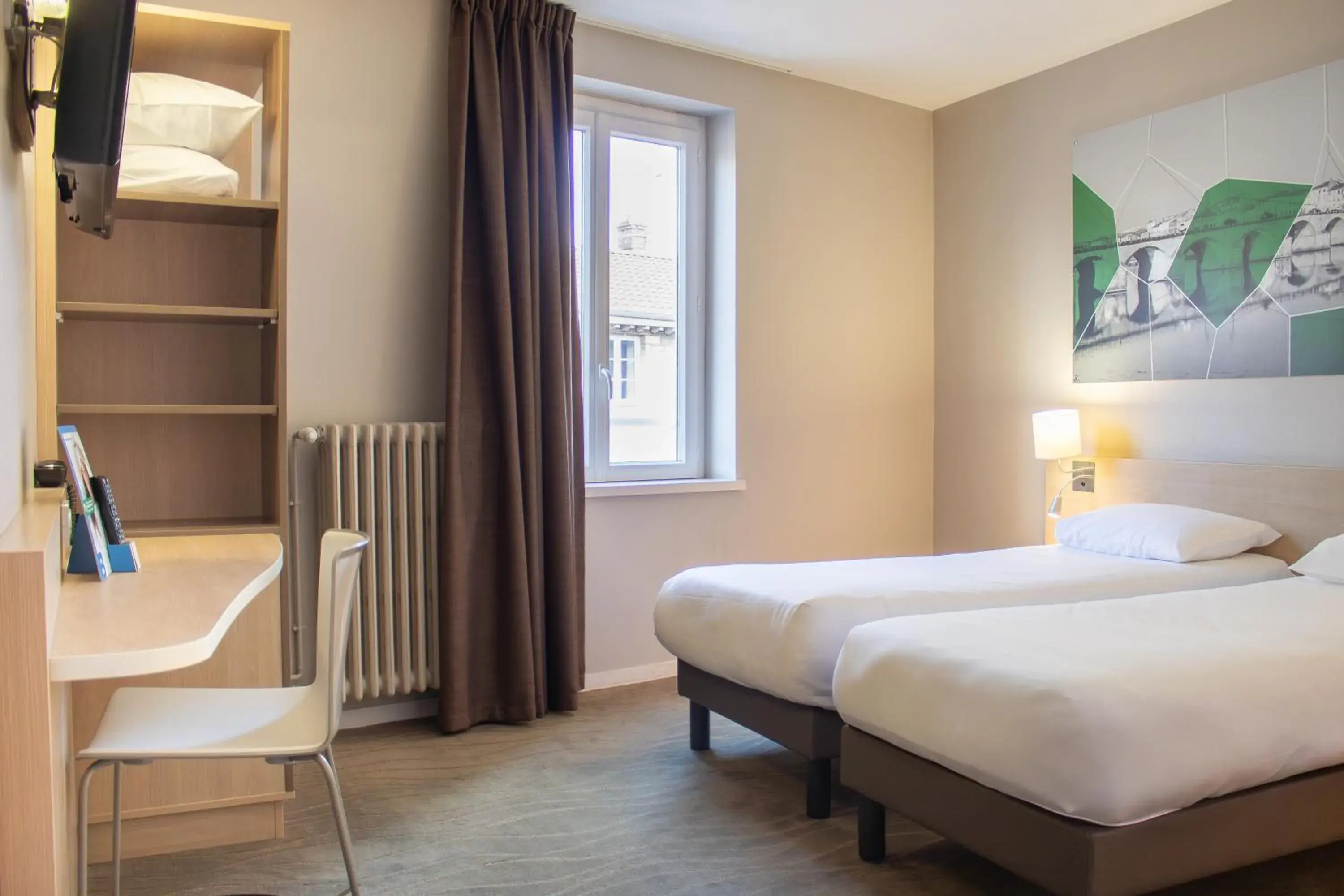 Bedroom, Bed in Brit Hotel Mâcon Centre Gare Bedroom, Bed in Brit Hotel Mâcon Centre Gare