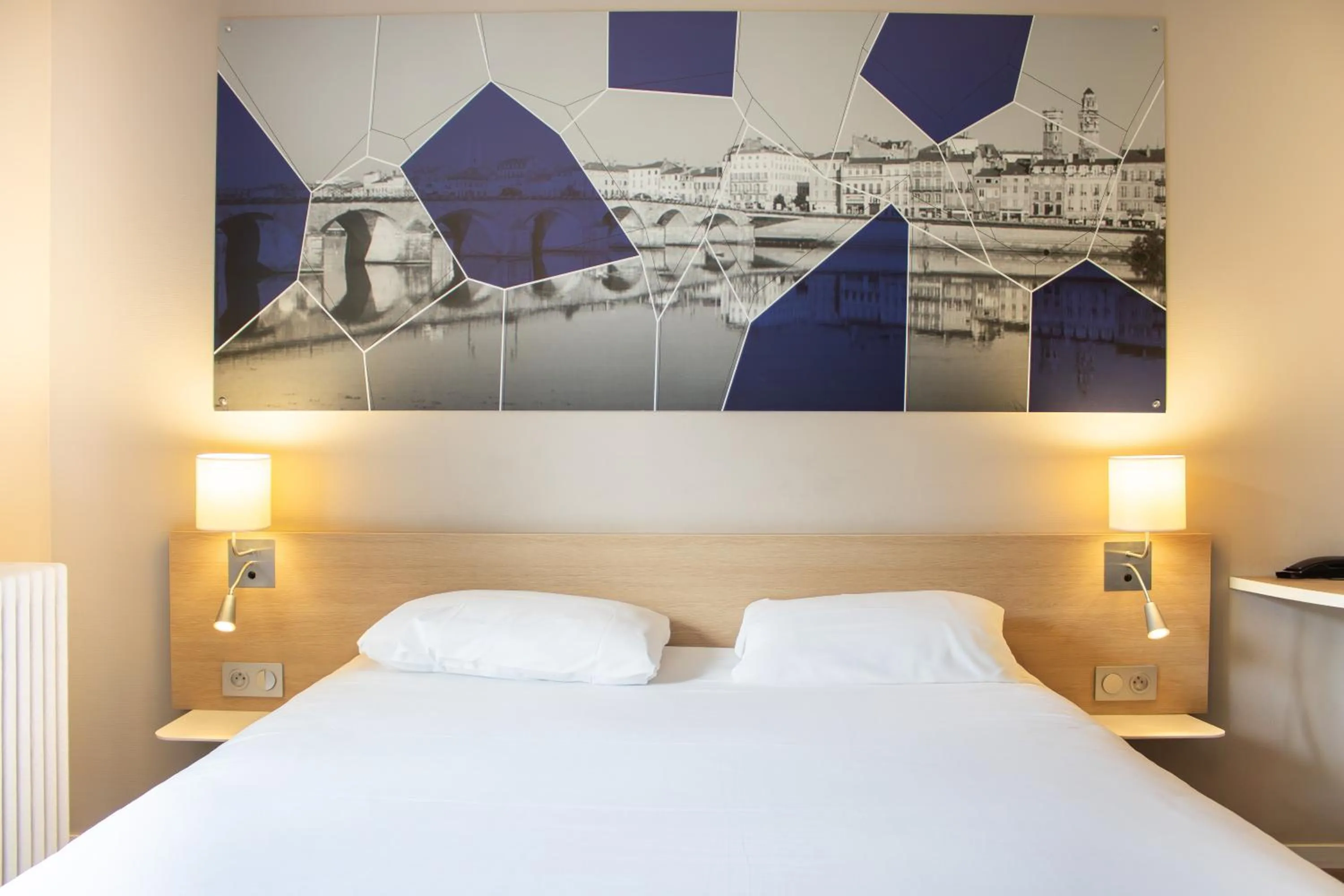 Bedroom, Bed in Brit Hotel Mâcon Centre Gare