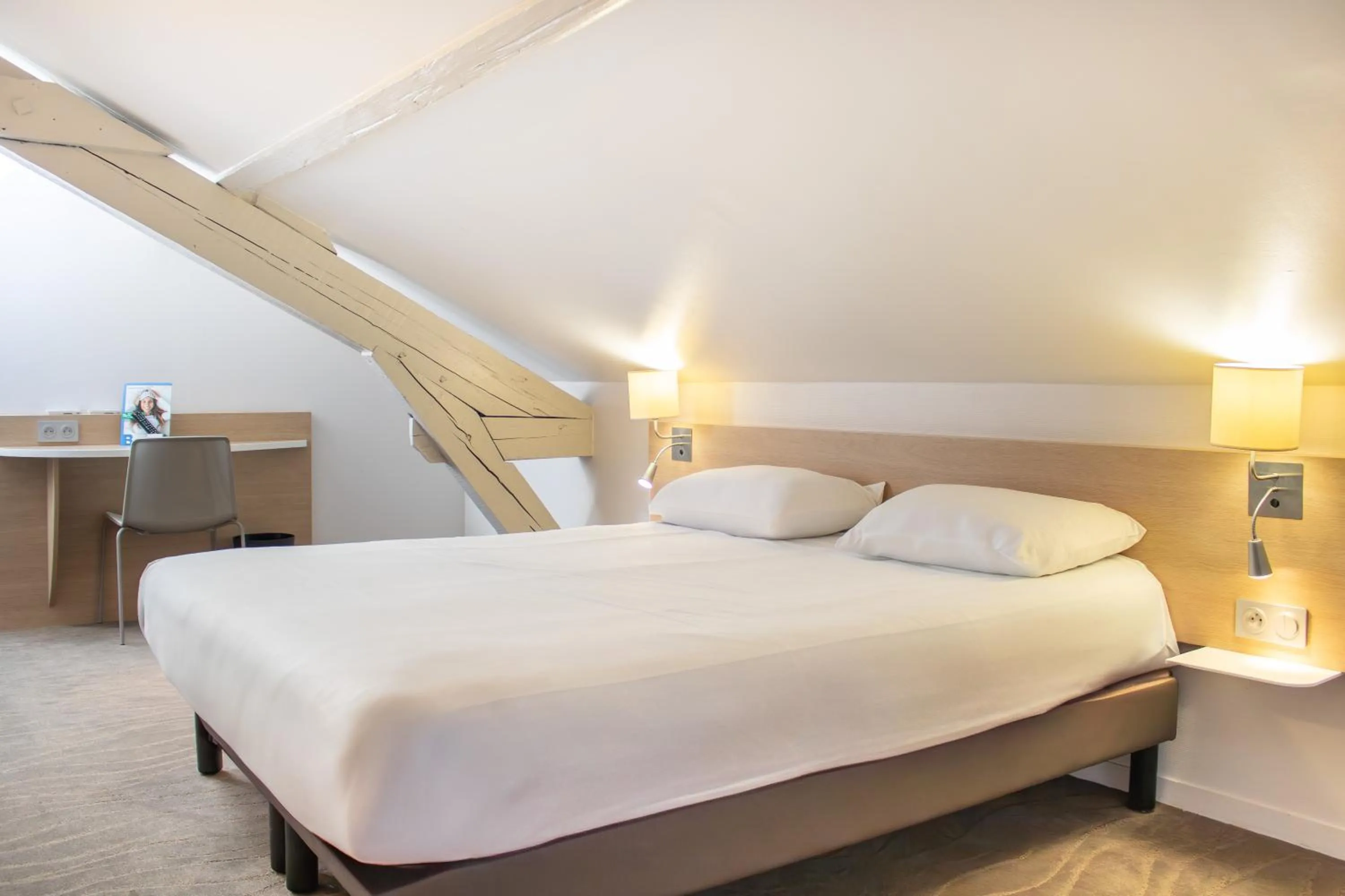 Bedroom, Bed in Brit Hotel Mâcon Centre Gare