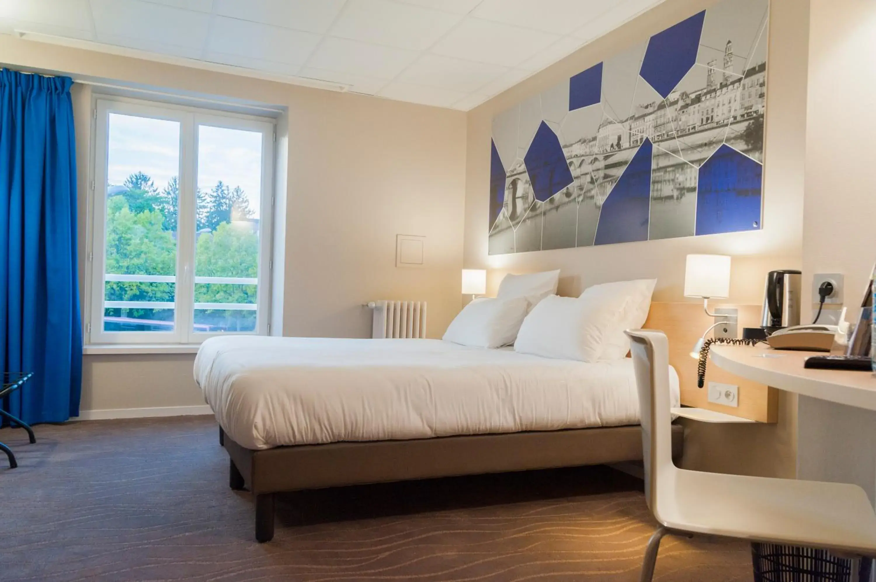 Bed in Brit Hotel Mâcon Centre Gare Bed in Brit Hotel Mâcon Centre Gare