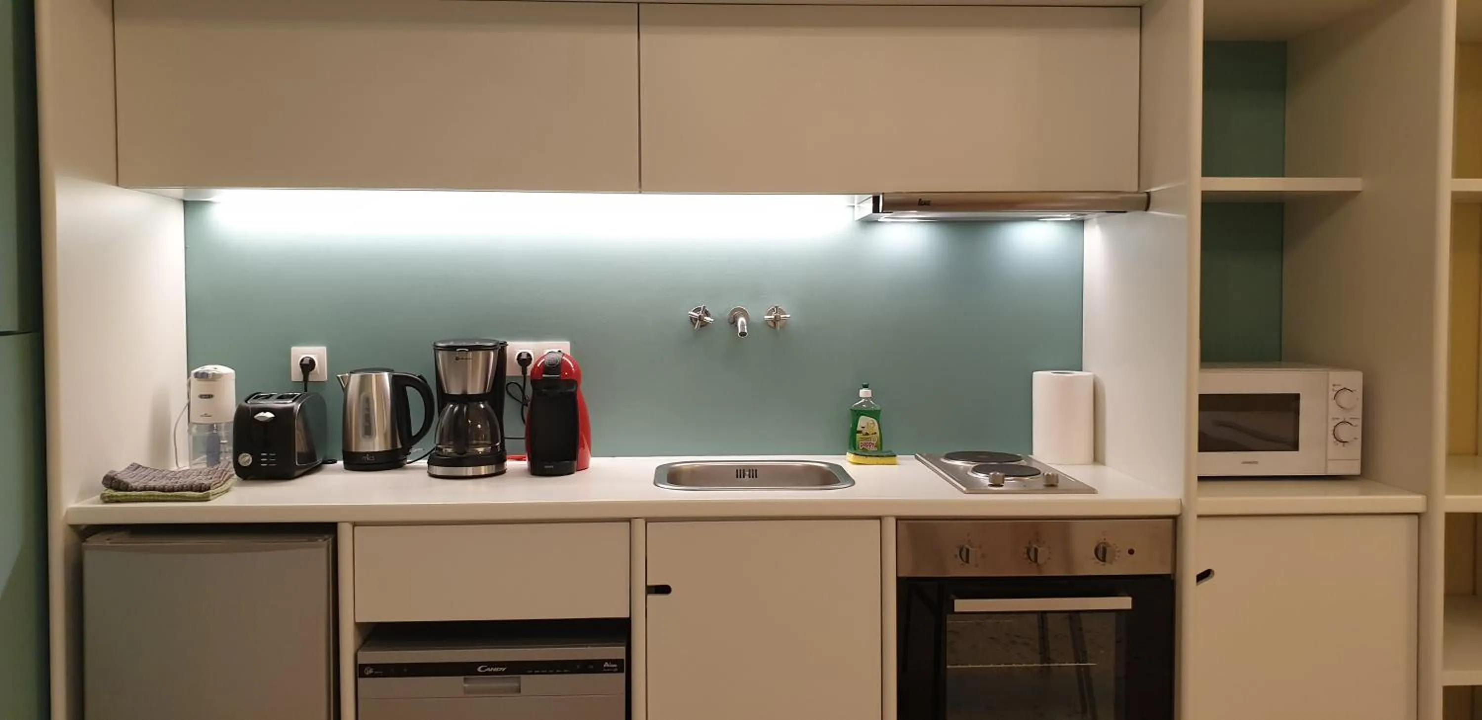 Coffee/tea facilities in KERAMOS Athens