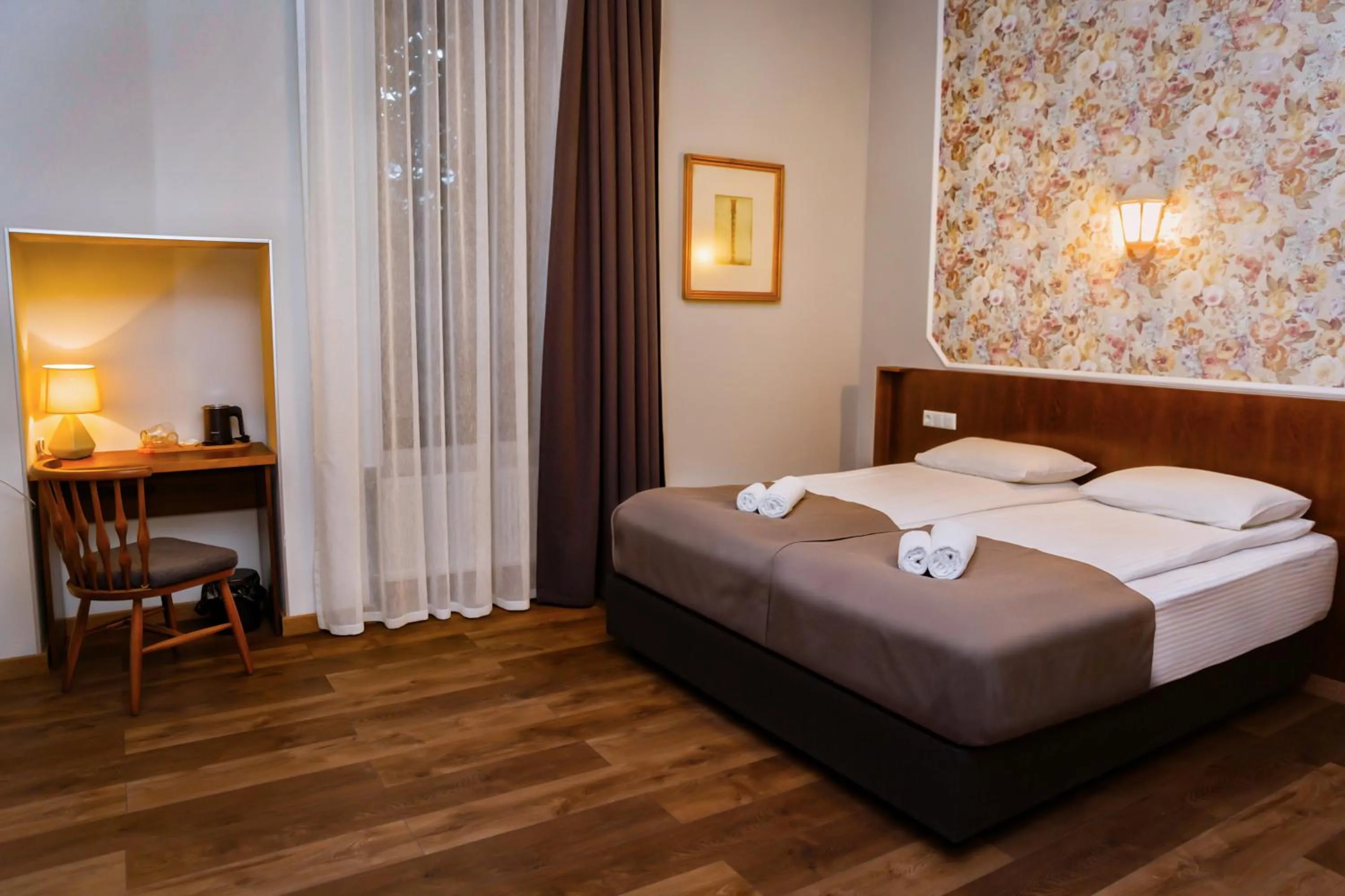 Photo of the whole room, Bed in Tea for Two Hotel