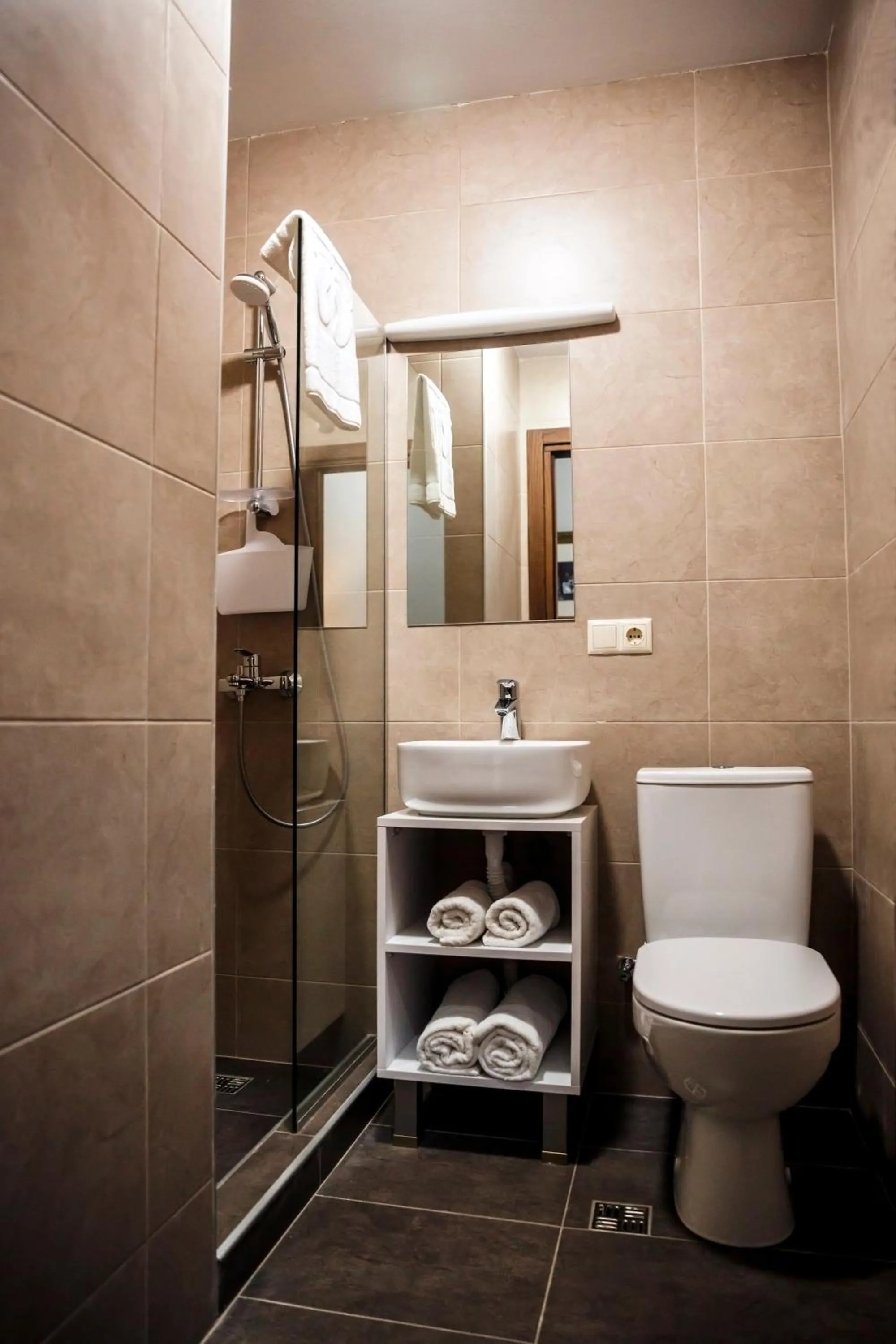 Toilet in Tea for Two Hotel