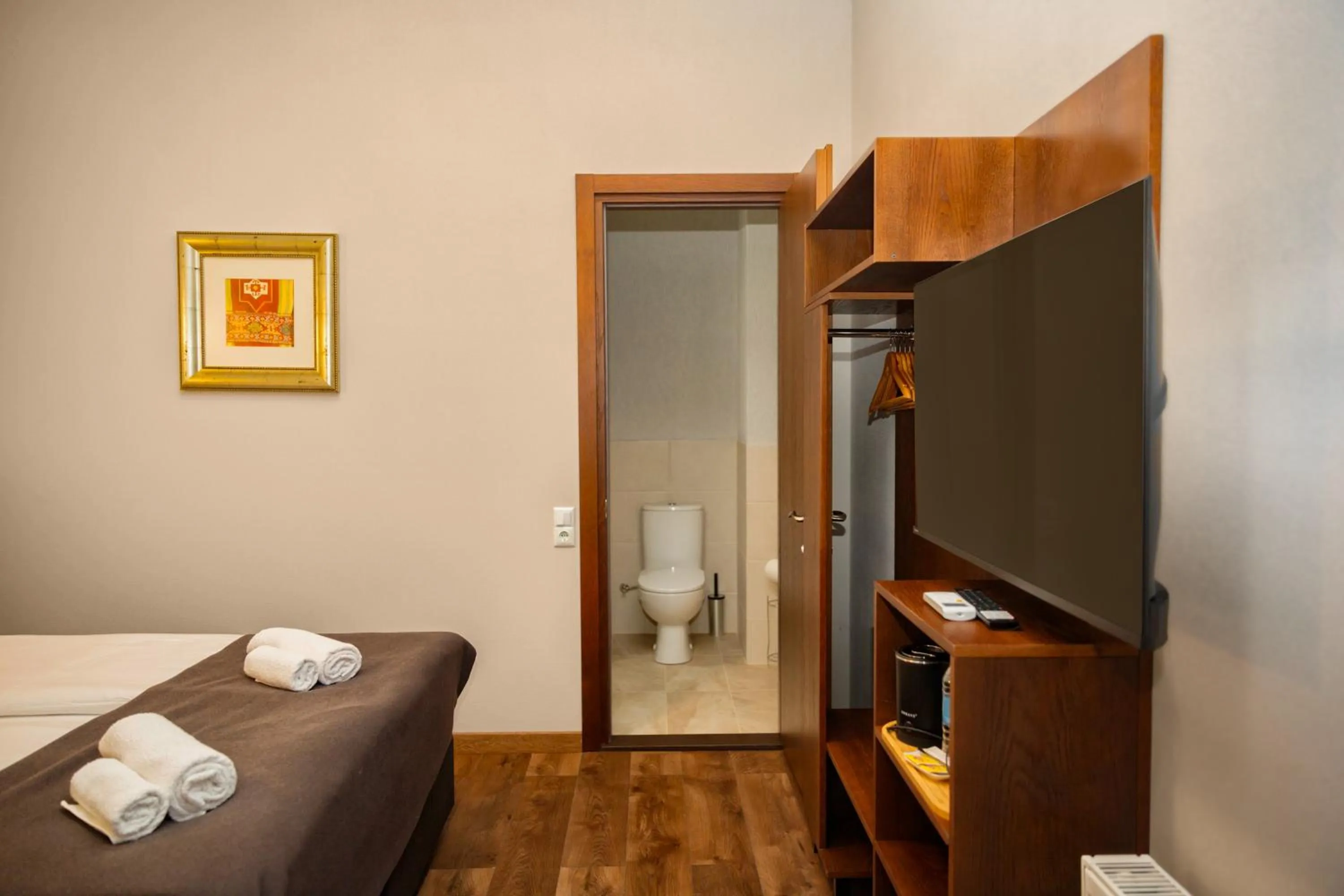 Photo of the whole room, Bed in Tea for Two Hotel