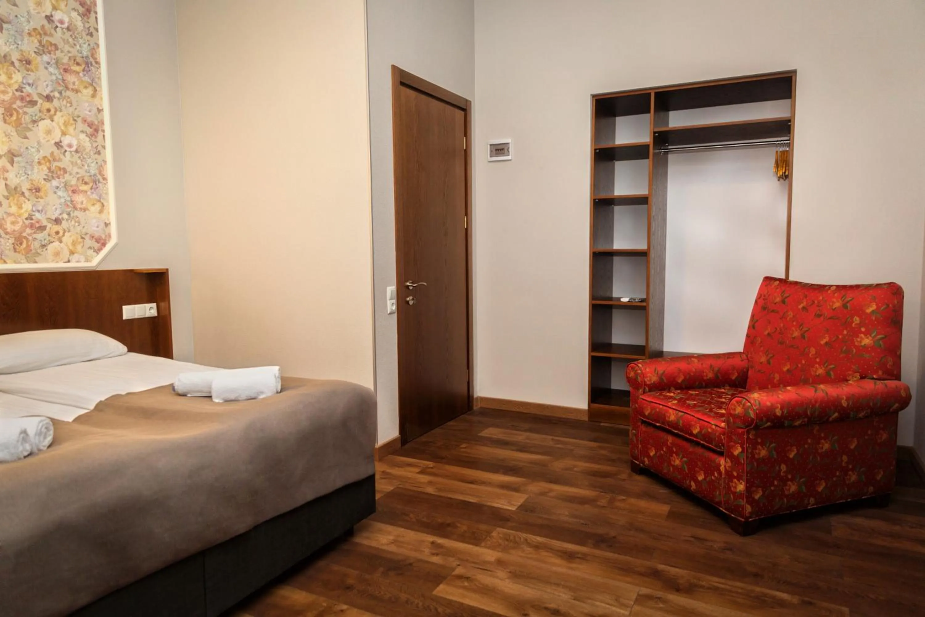 Photo of the whole room, Bed in Tea for Two Hotel