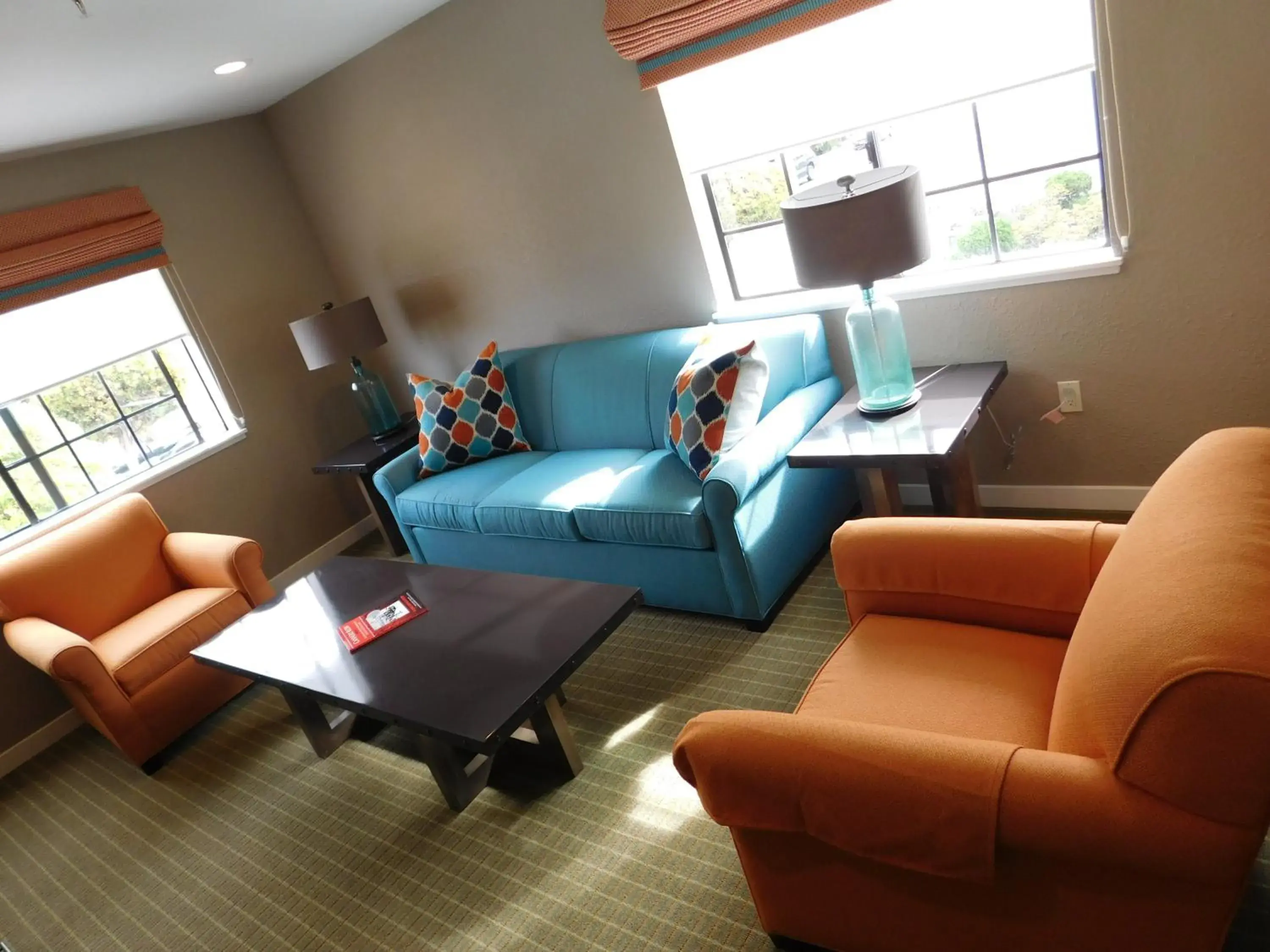 Living room in Wave Street Inn Living room in Wave Street Inn