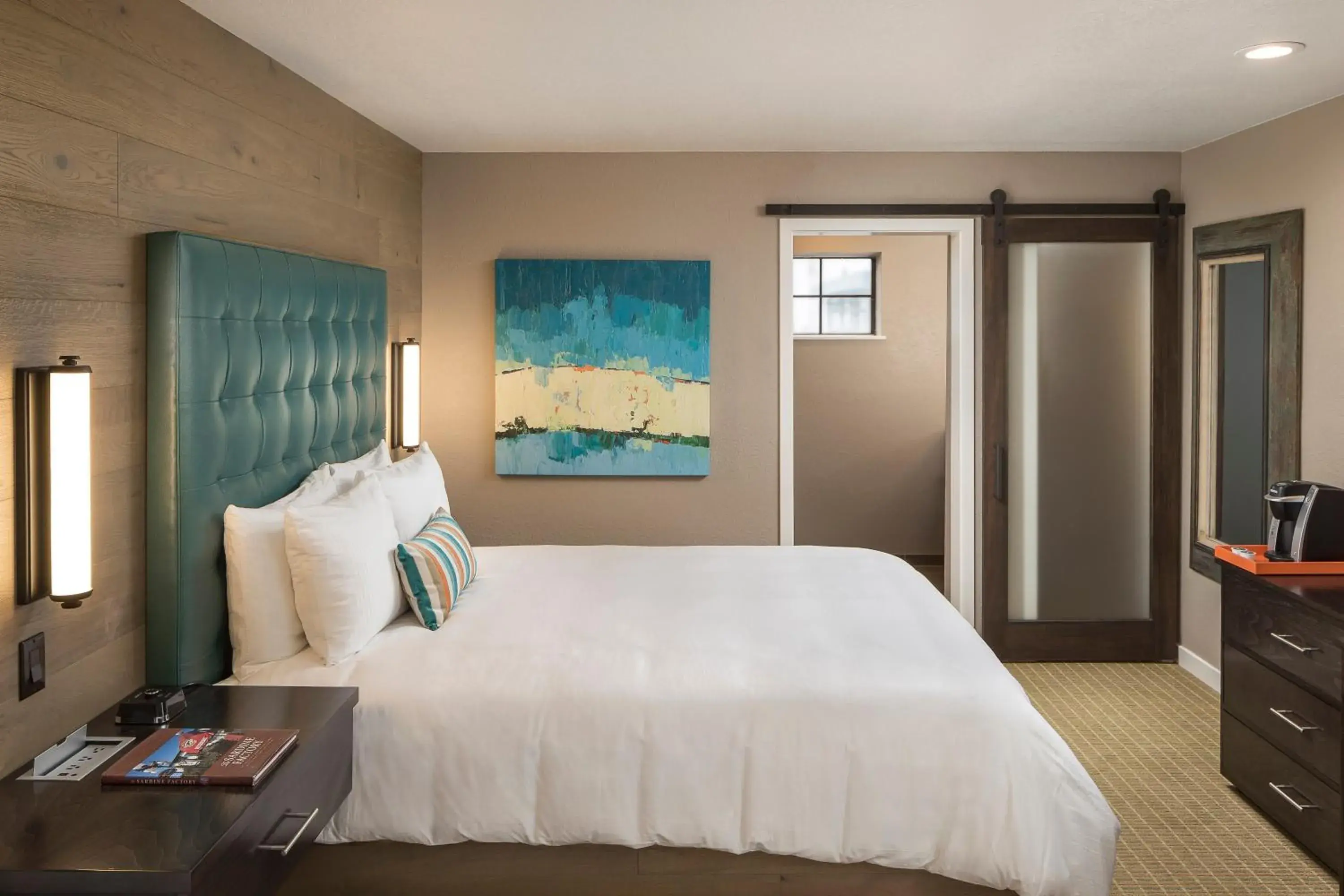 King Room - Disability Access in Wave Street Inn King Room - Disability Access in Wave Street Inn