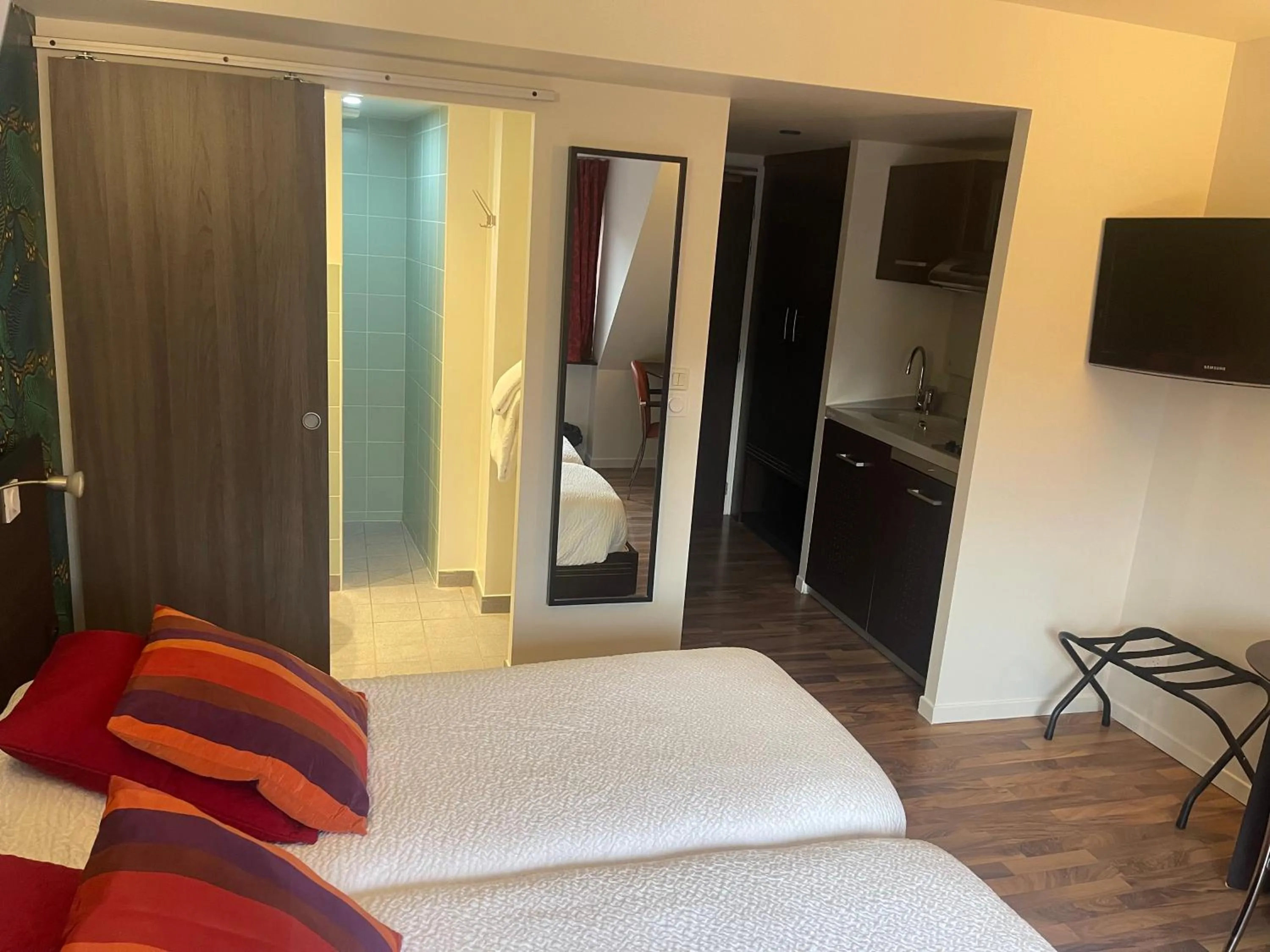 Photo of the whole room, Bed in Logis Hôtels Le Saint Georges