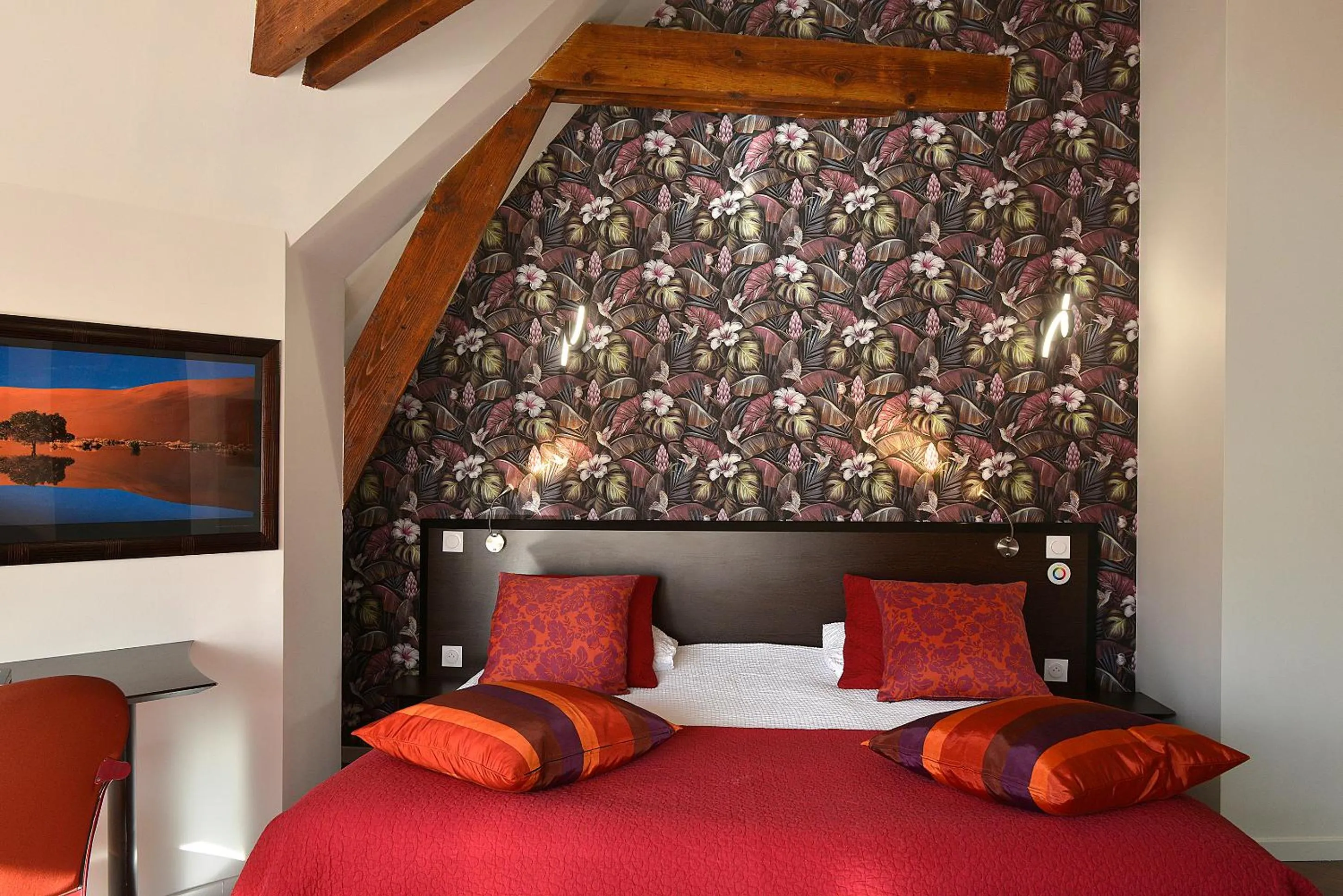 Bedroom, Bed in Logis Hôtels Le Saint Georges