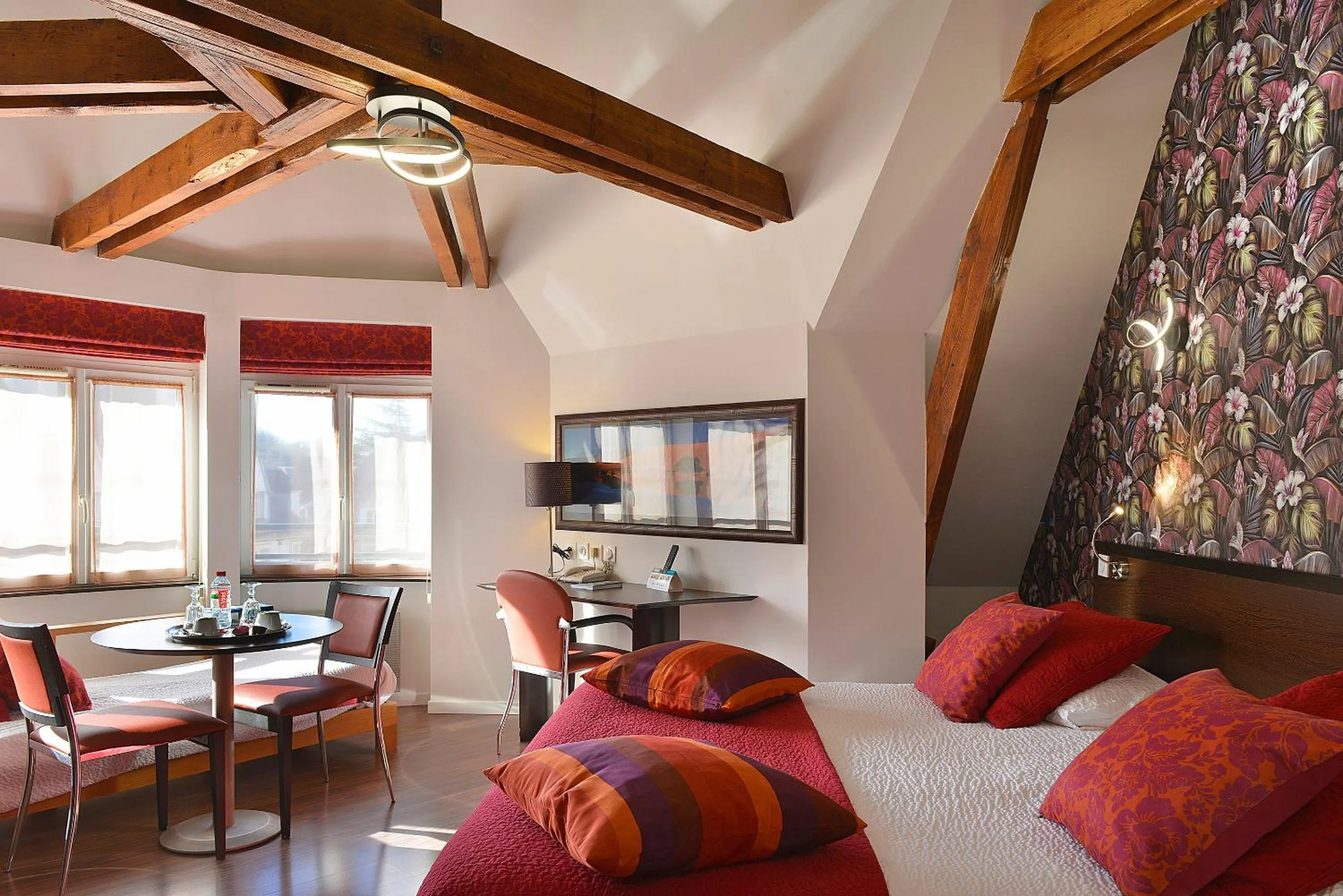 Bedroom, Bed in Logis Hôtels Le Saint Georges