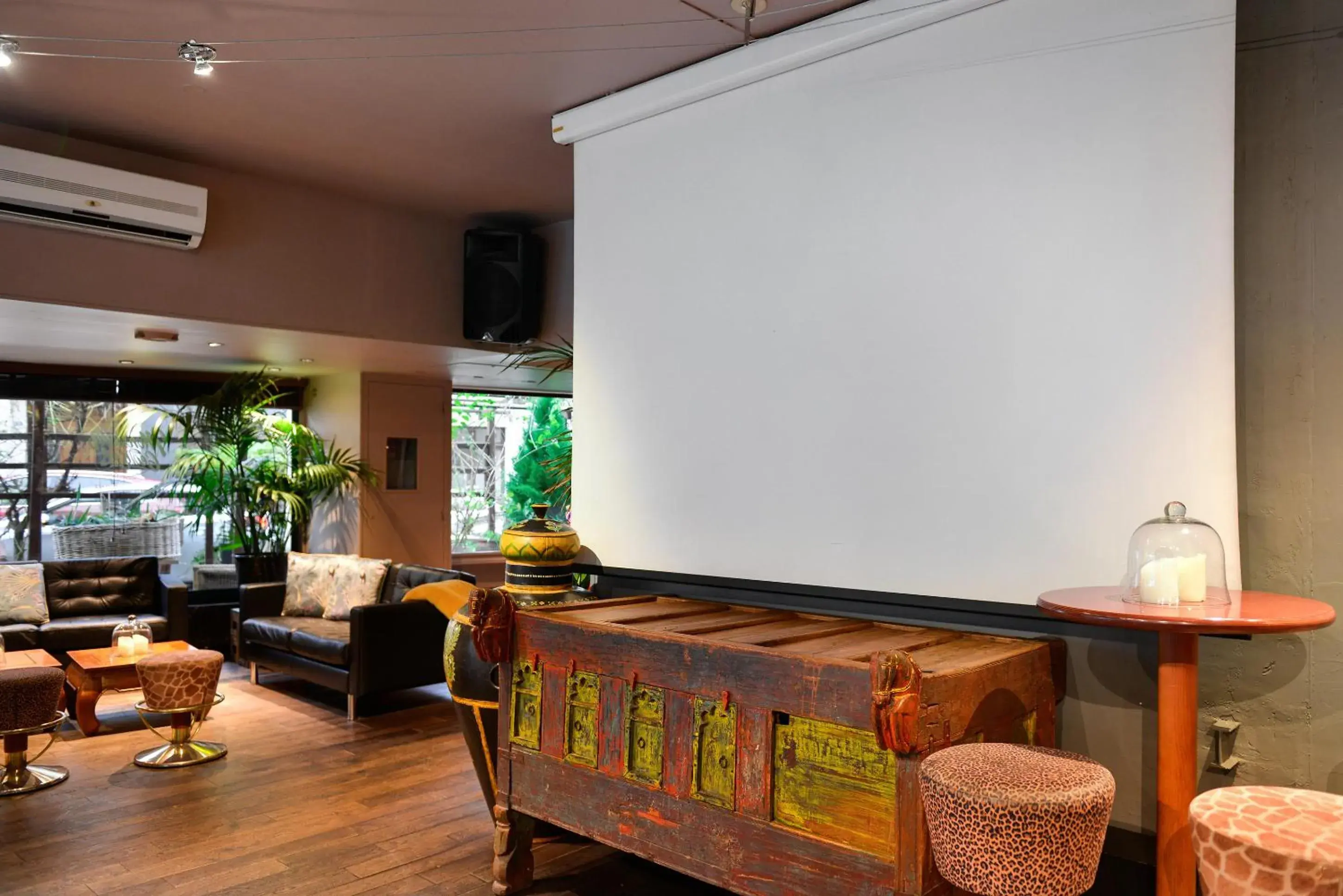 Evening entertainment in Logis Hôtels Le Saint Georges Evening entertainment in Logis Hôtels Le Saint Georges