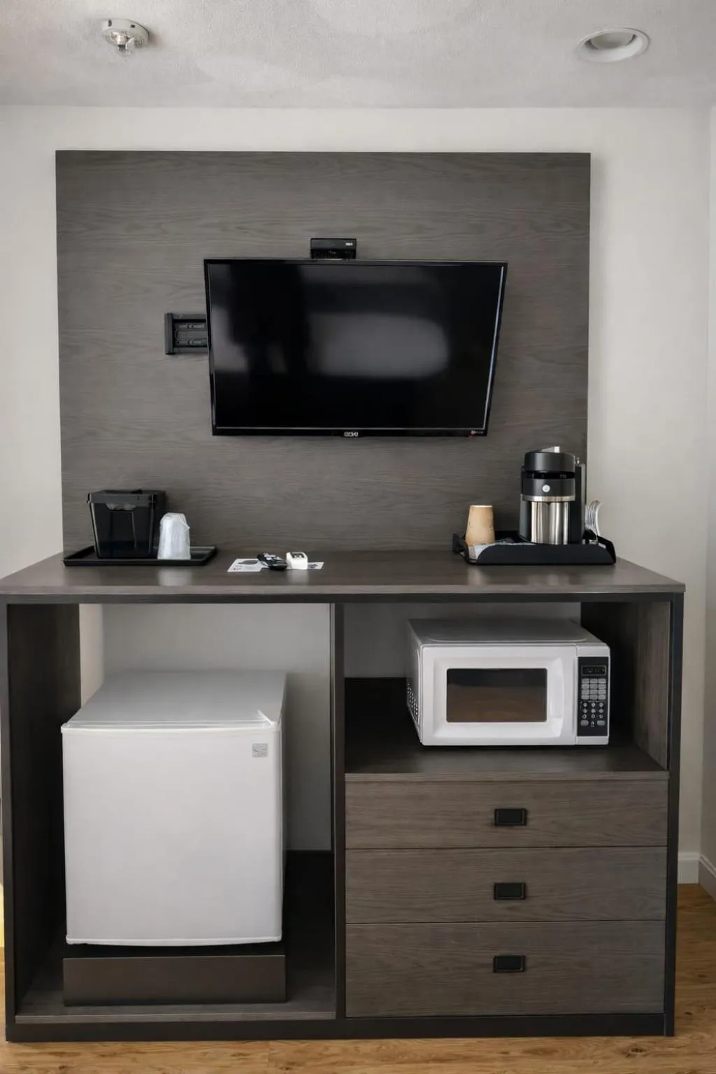 TV and multimedia in Hamilton Village Inn