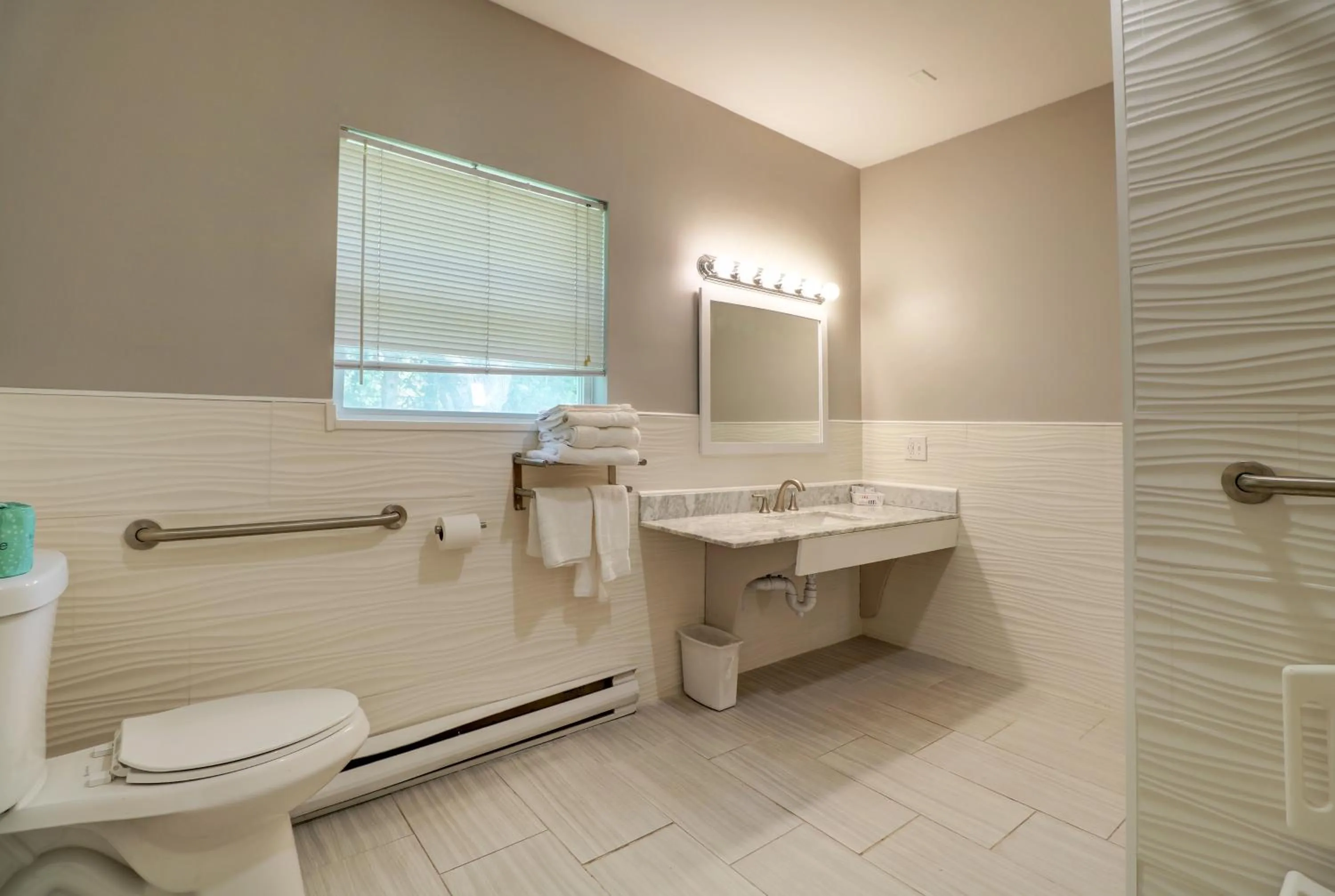 Shower in Hamilton Village Inn