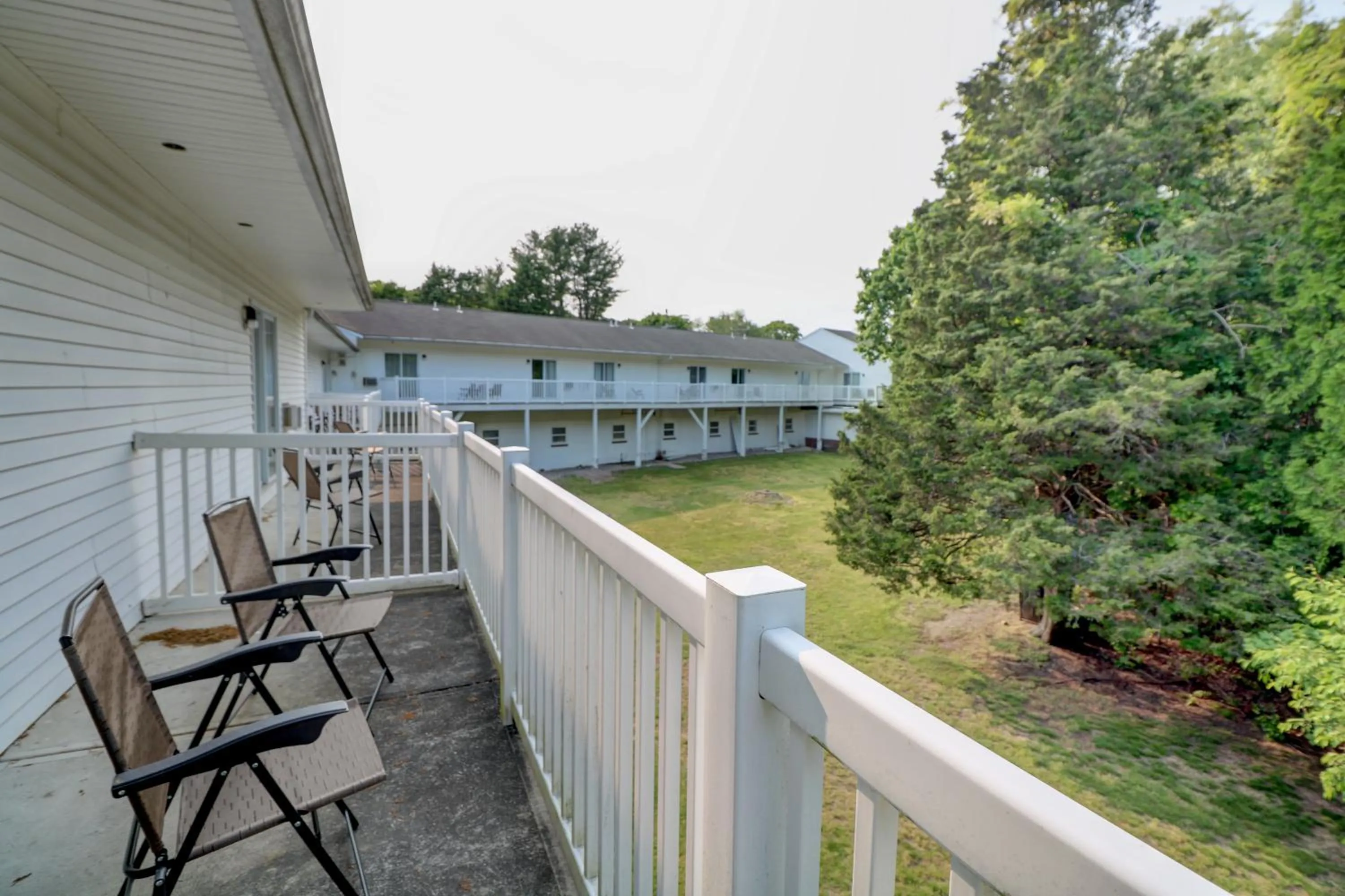 Balcony/Terrace in Hamilton Village Inn