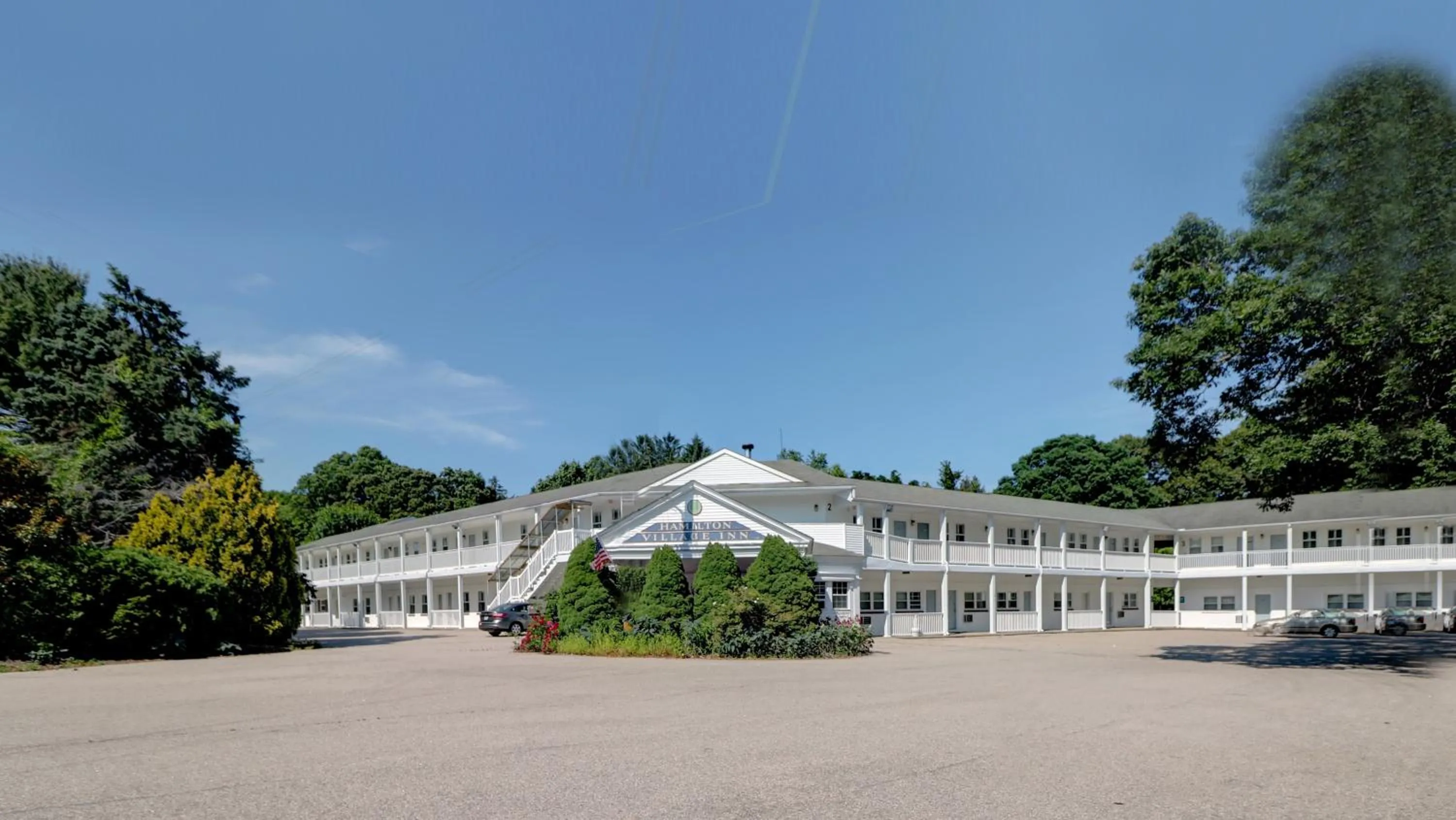 Property building in Hamilton Village Inn