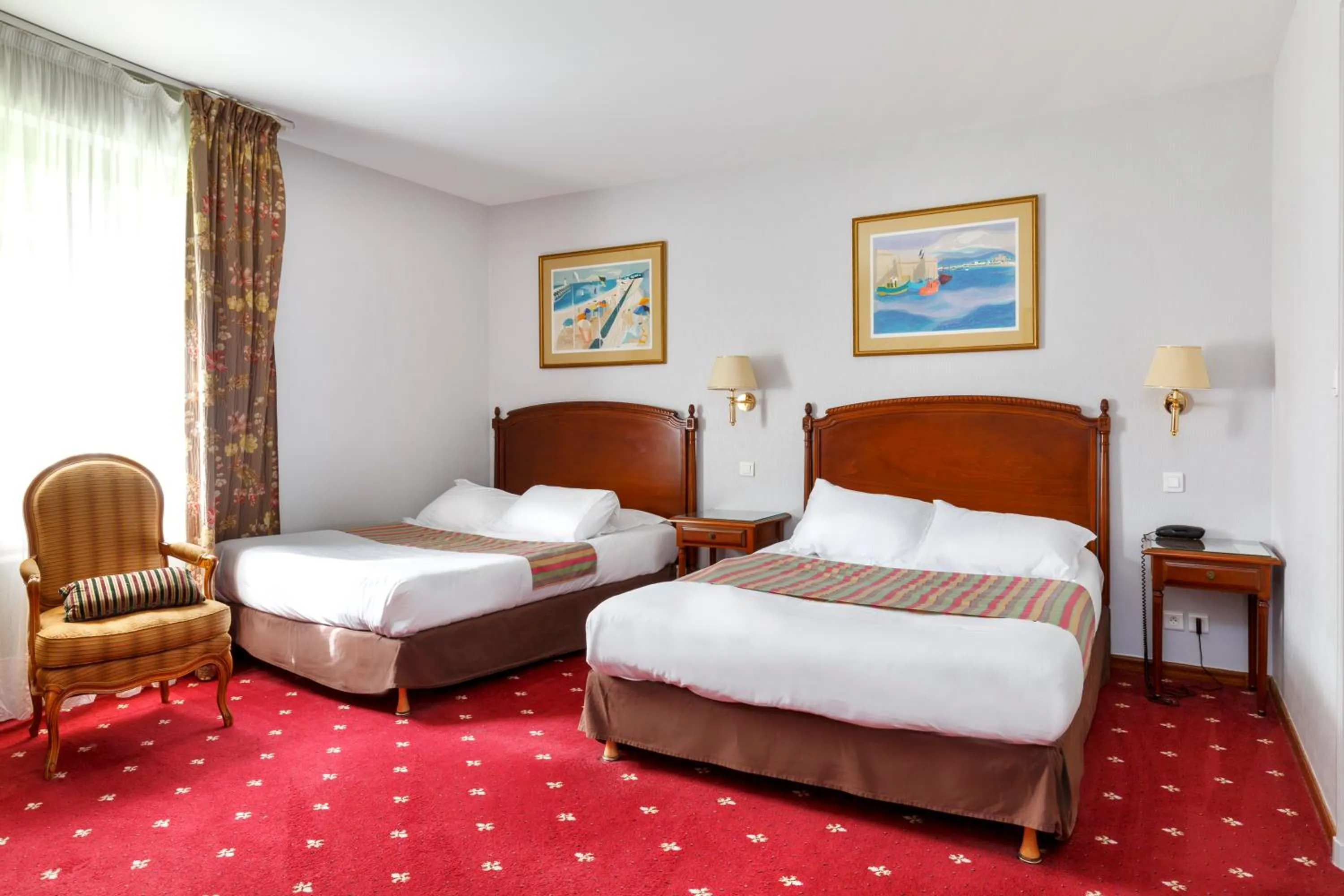 Photo of the whole room, Bed in Château de Sancy