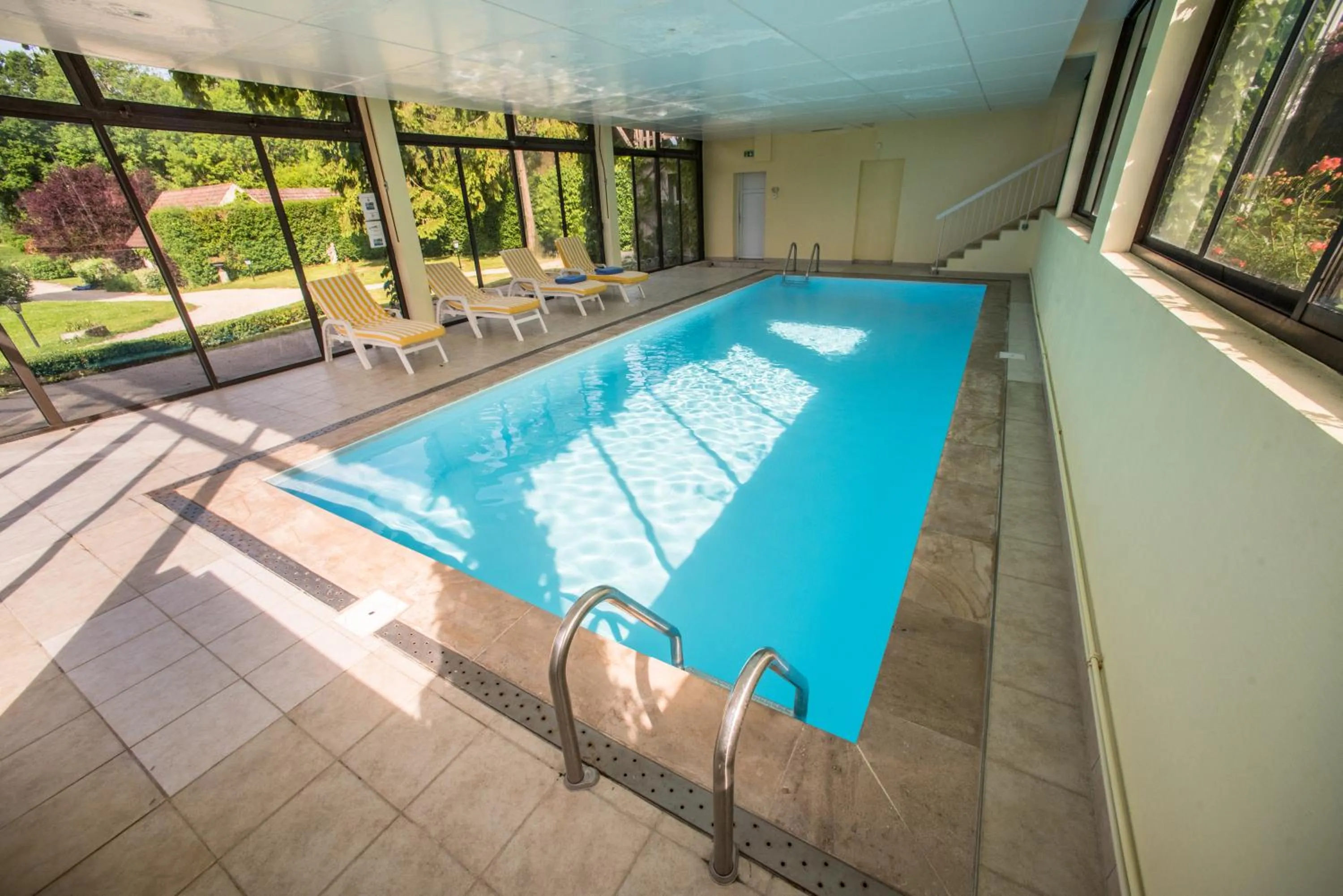 Swimming pool in Château de Sancy