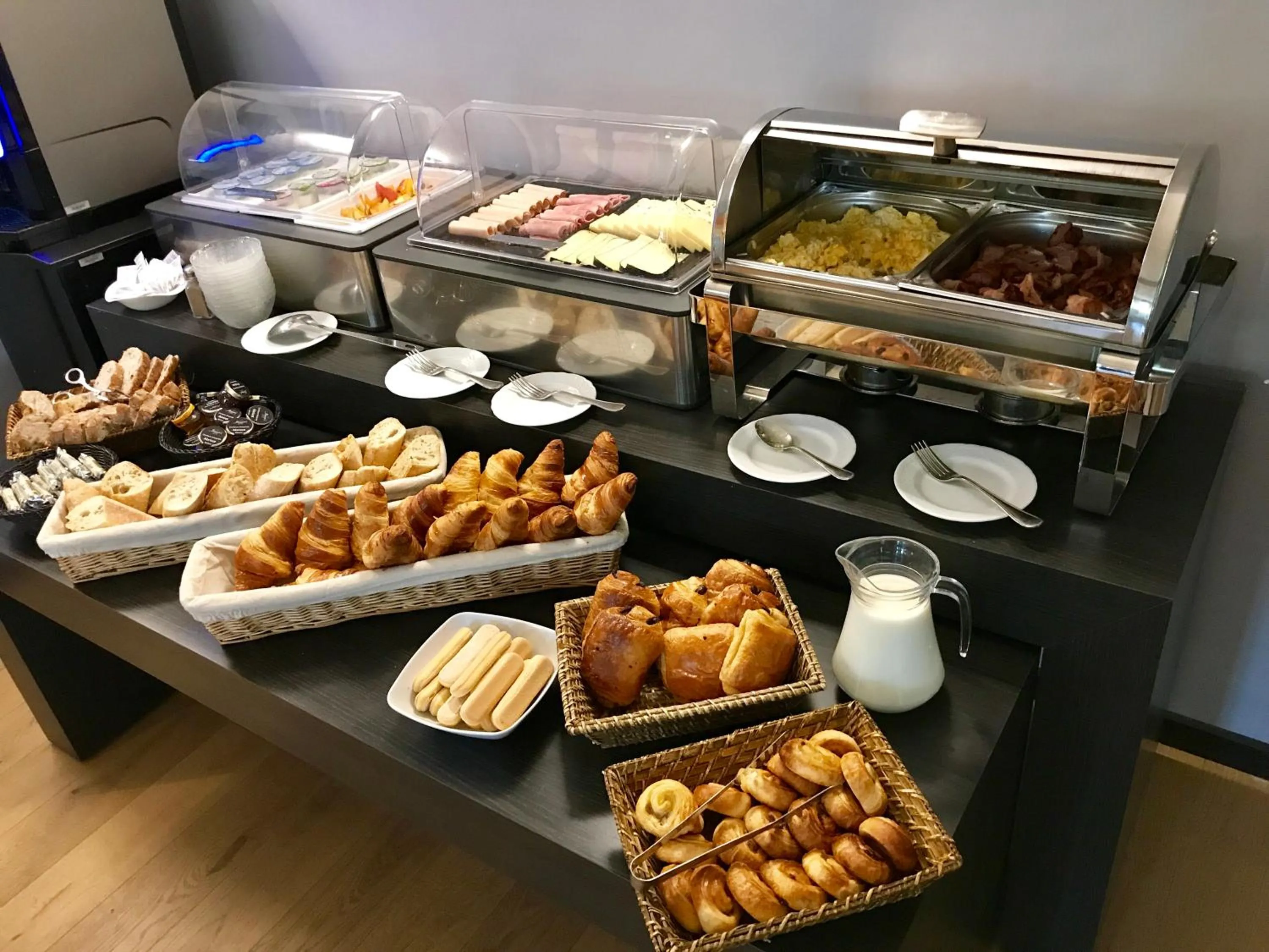 Breakfast in Château de Sancy
