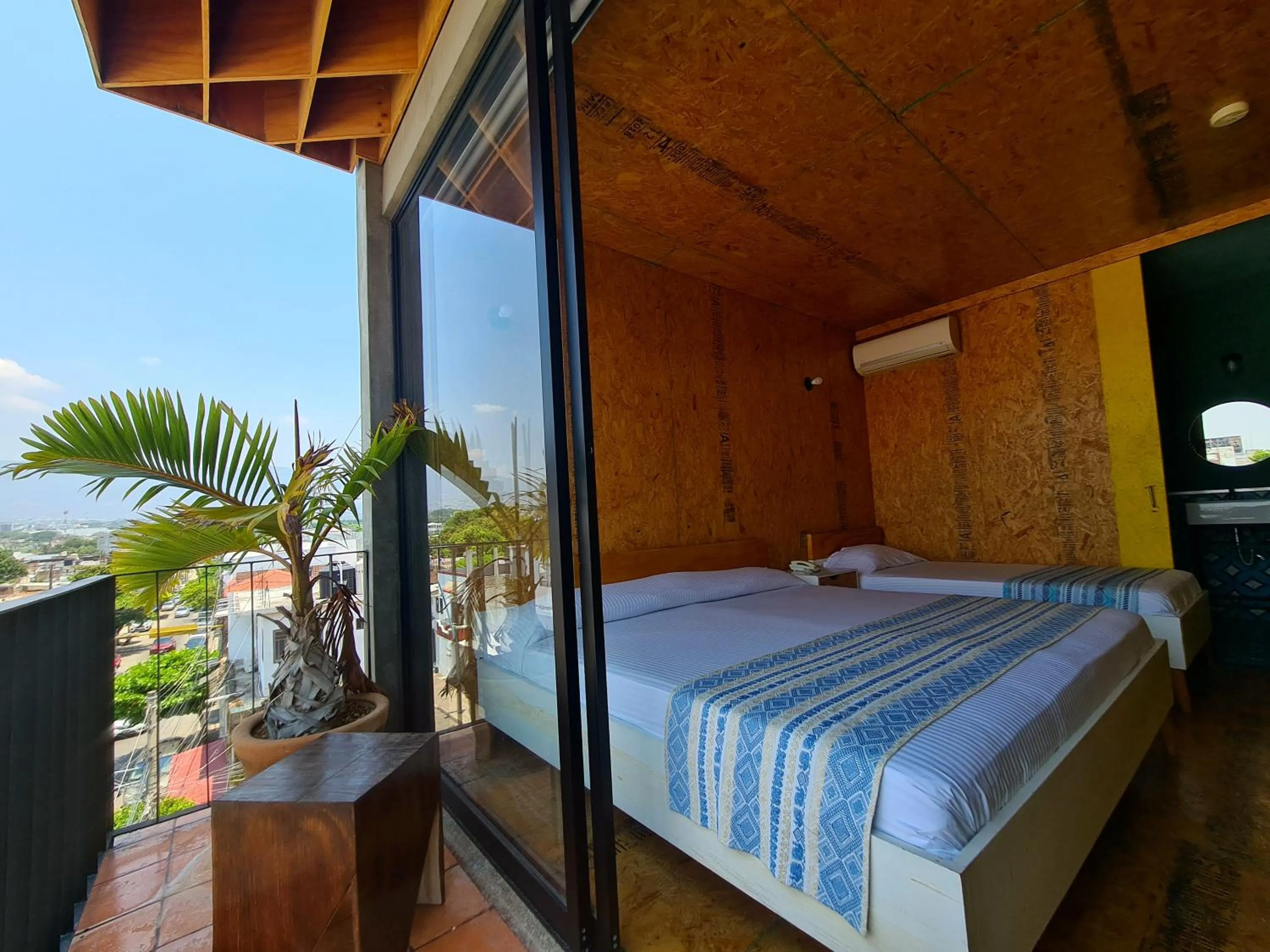 Balcony/Terrace, Bed in Hotel Momotus Tuxtla - Desayuno opcional