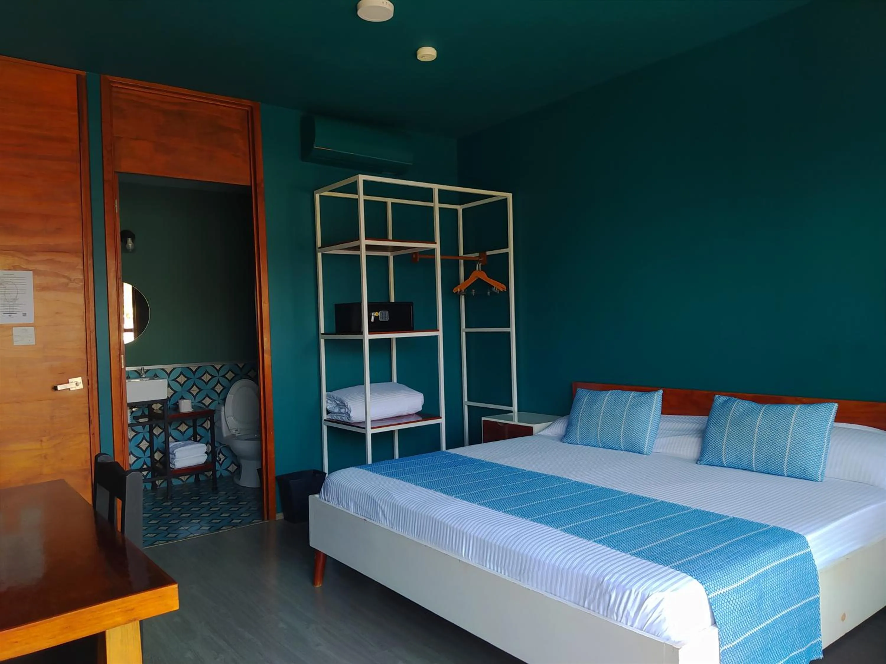 Photo of the whole room, Bed in Hotel Momotus Tuxtla - Desayuno opcional