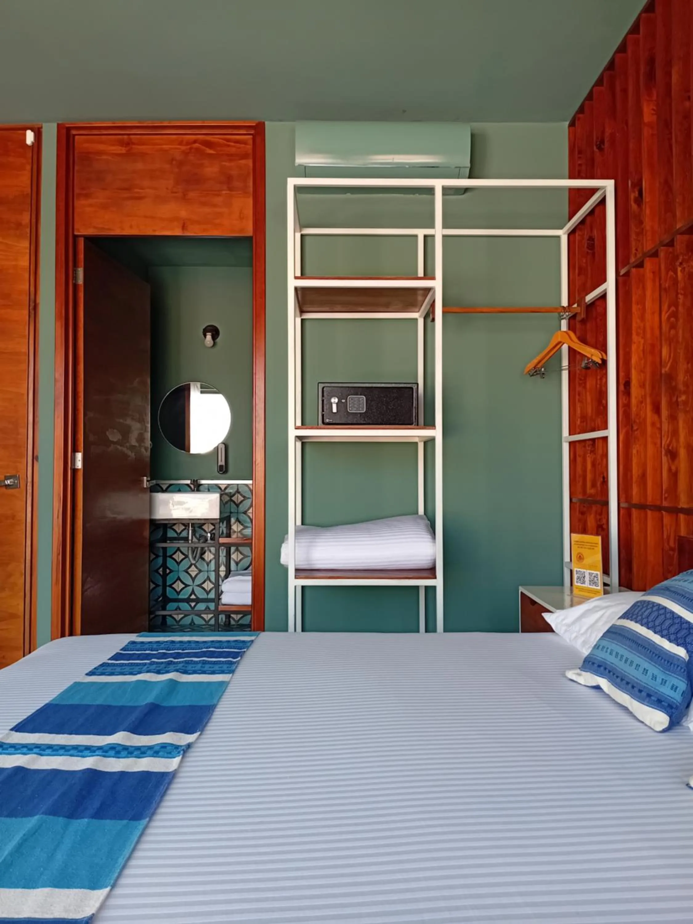 Photo of the whole room, Bed in Hotel Momotus Tuxtla - Desayuno opcional