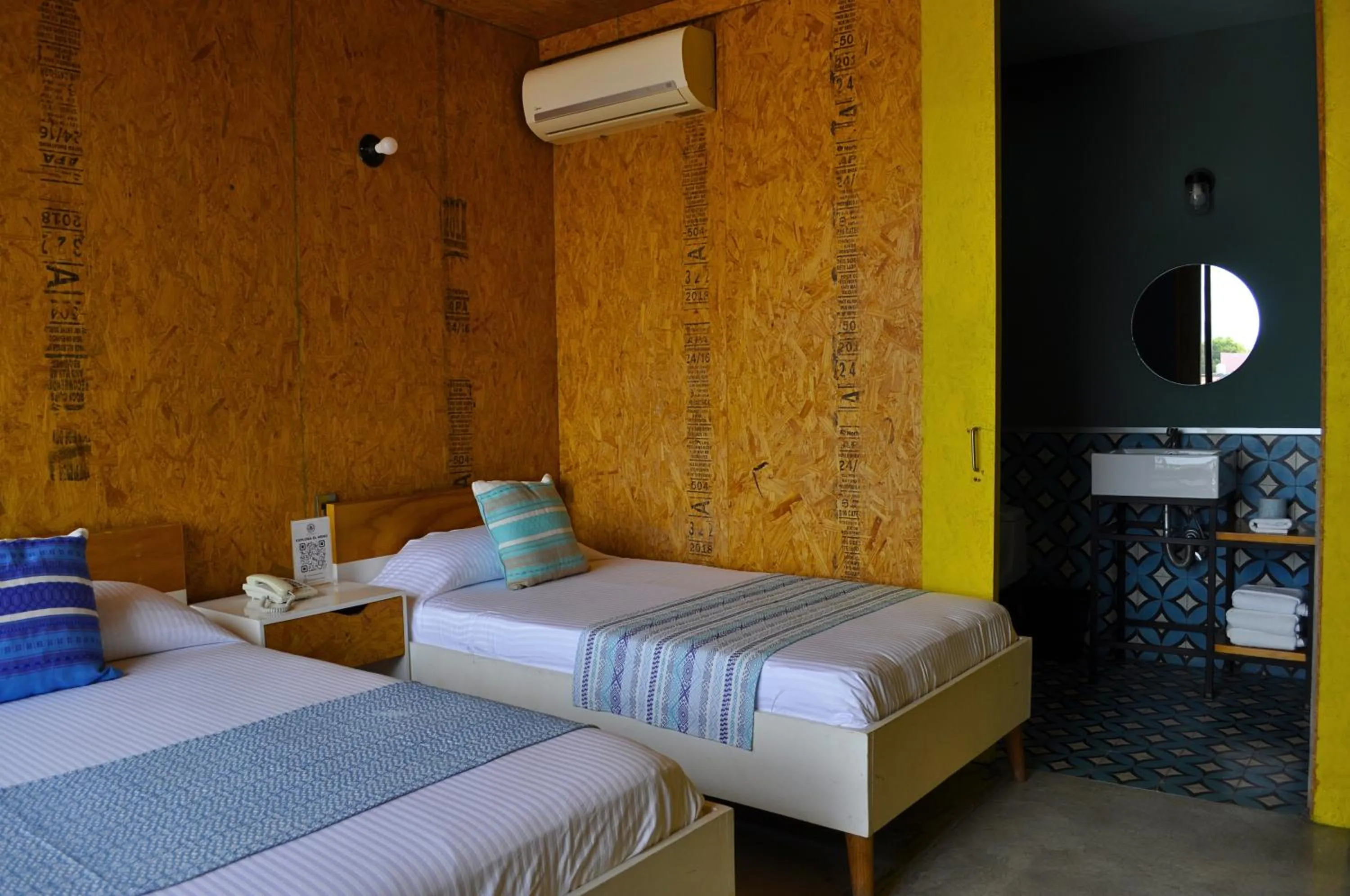 Photo of the whole room, Bed in Hotel Momotus Tuxtla - Desayuno opcional