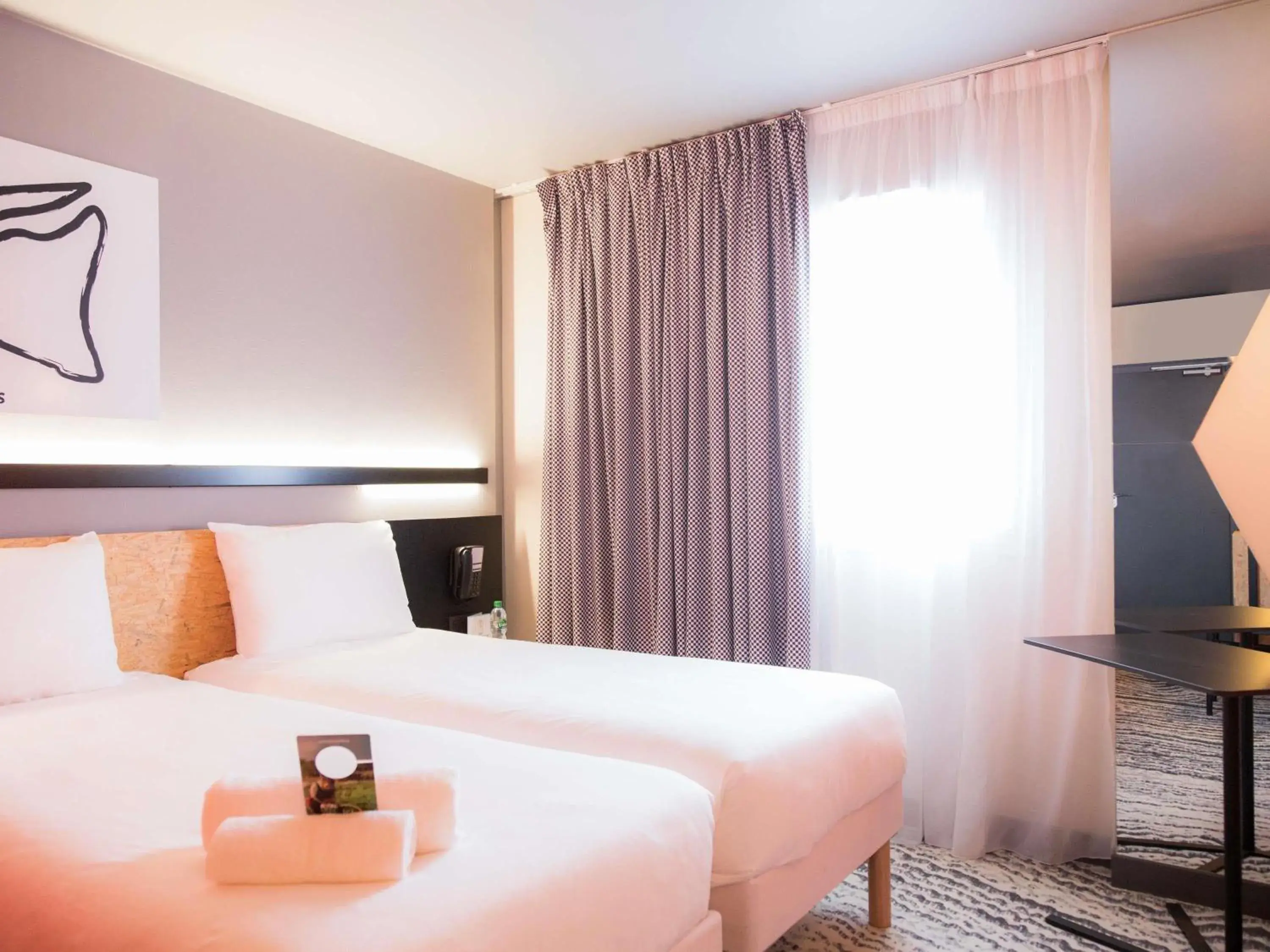 Bedroom, Bed in ibis Styles Bâle-Mulhouse Aéroport Bedroom, Bed in ibis Styles Bâle-Mulhouse Aéroport