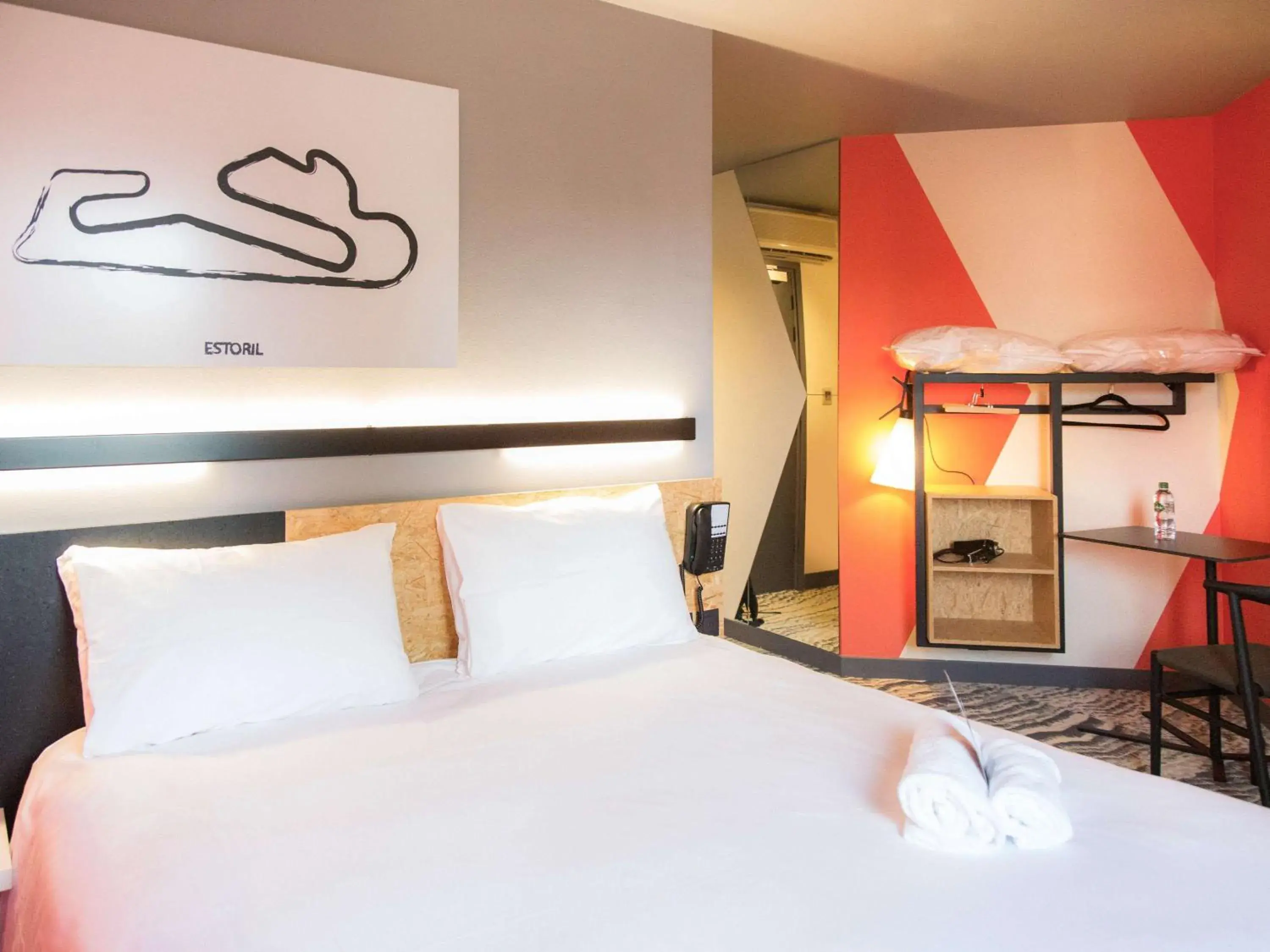Property building, Bed in ibis Styles Bâle-Mulhouse Aéroport Property building, Bed in ibis Styles Bâle-Mulhouse Aéroport