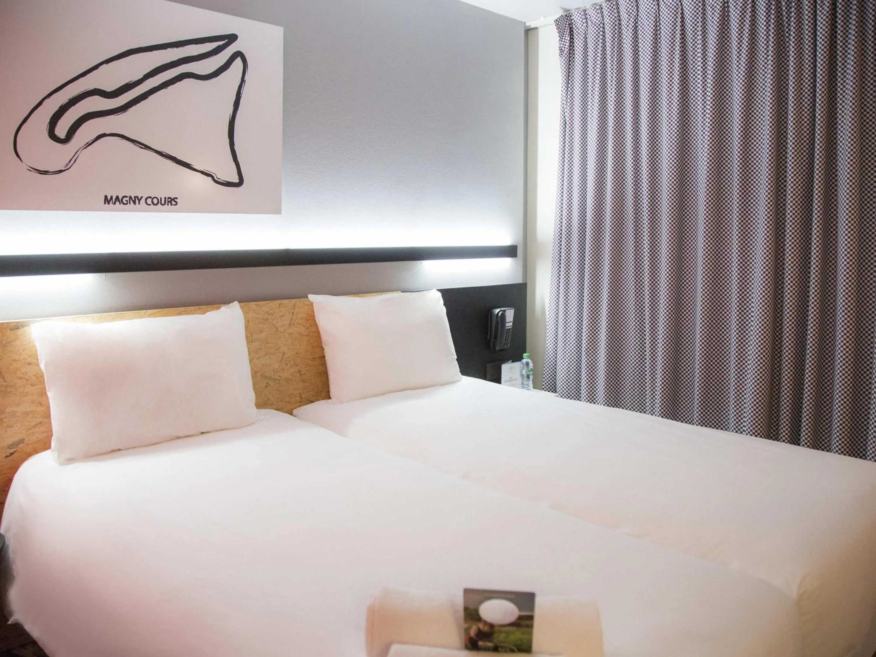 Bedroom, Bed in ibis Styles Bâle-Mulhouse Aéroport