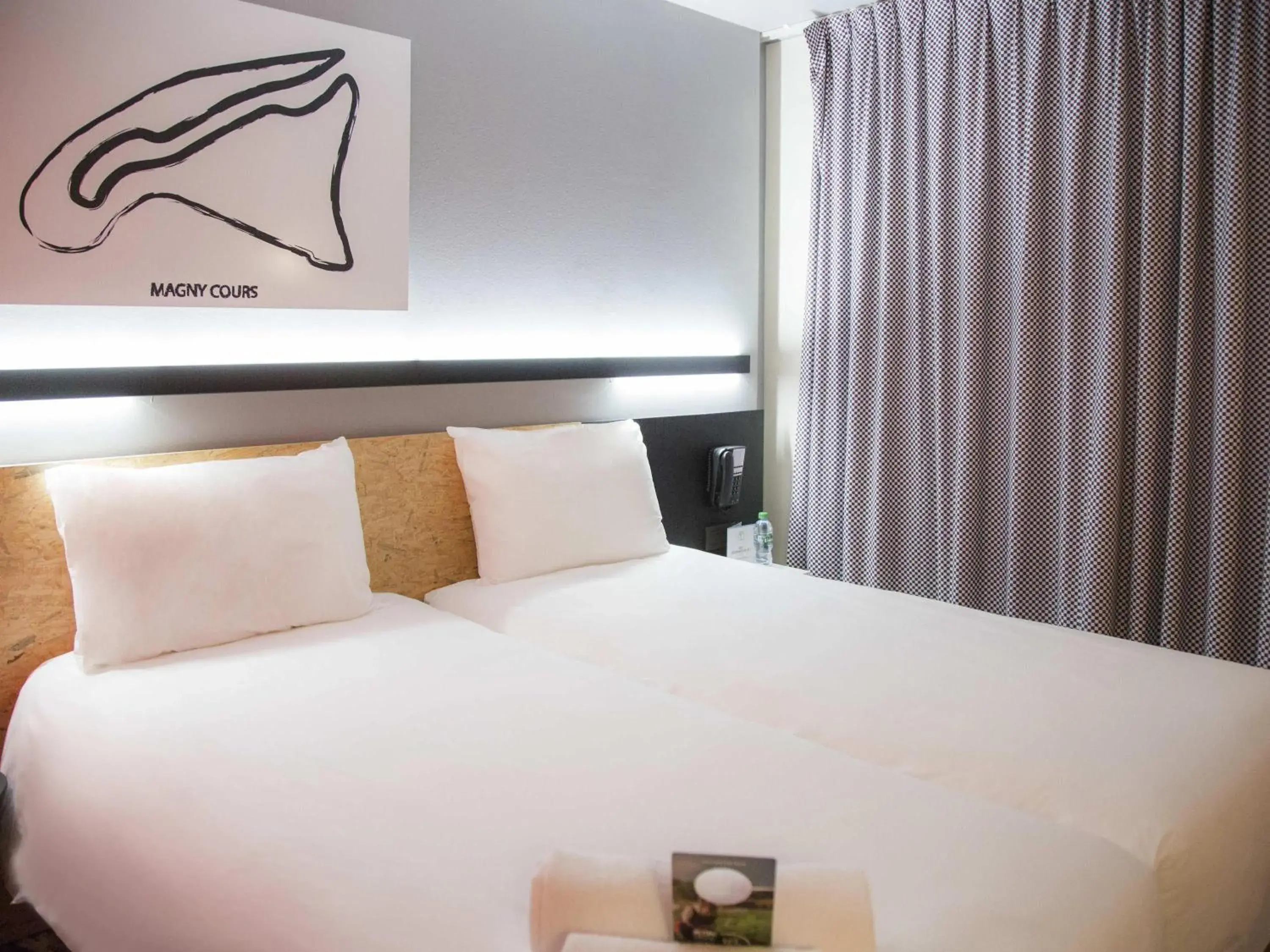 Bedroom, Bed in ibis Styles Bâle-Mulhouse Aéroport Bedroom, Bed in ibis Styles Bâle-Mulhouse Aéroport