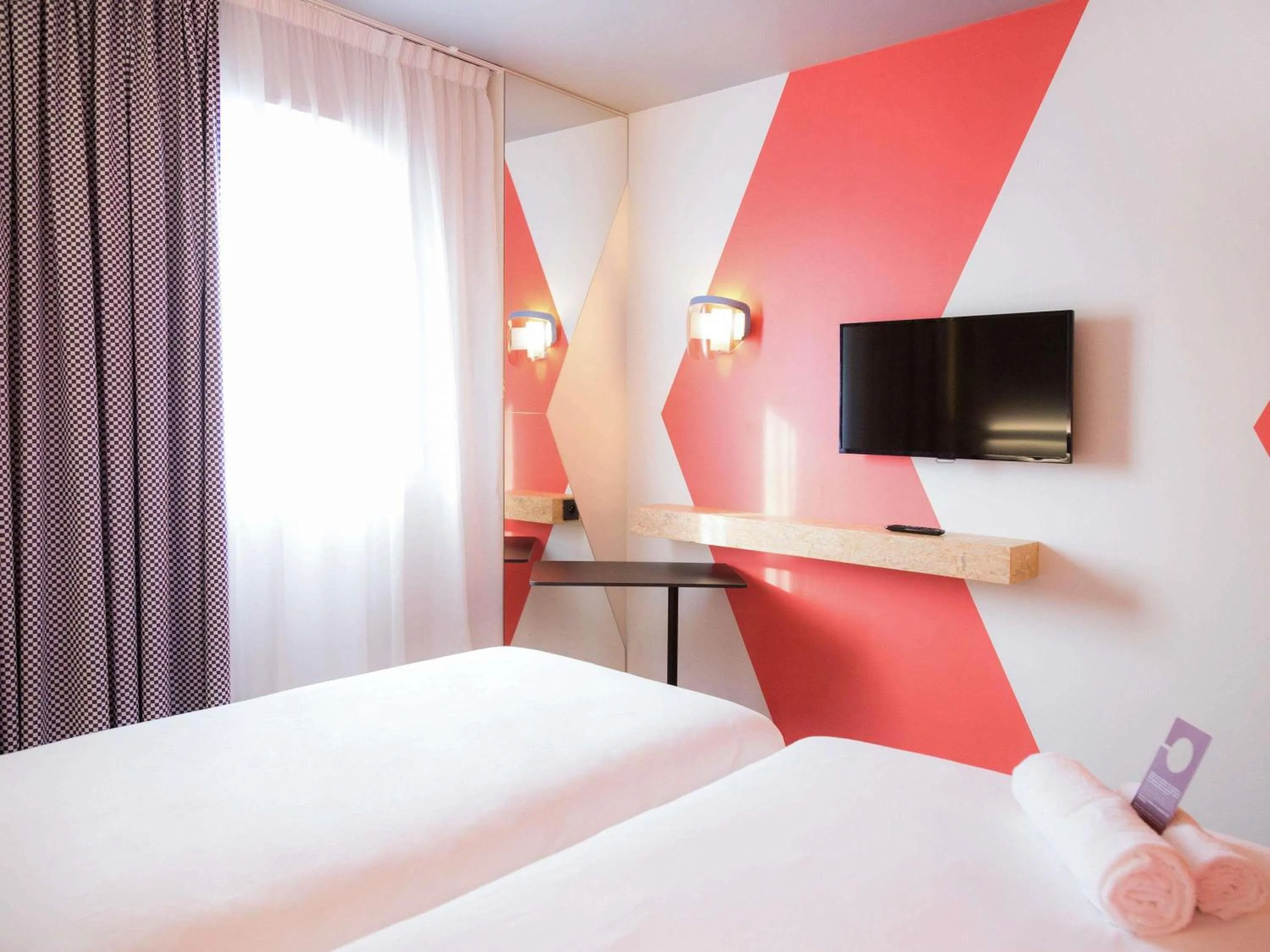 Bedroom, Bed in ibis Styles Bâle-Mulhouse Aéroport