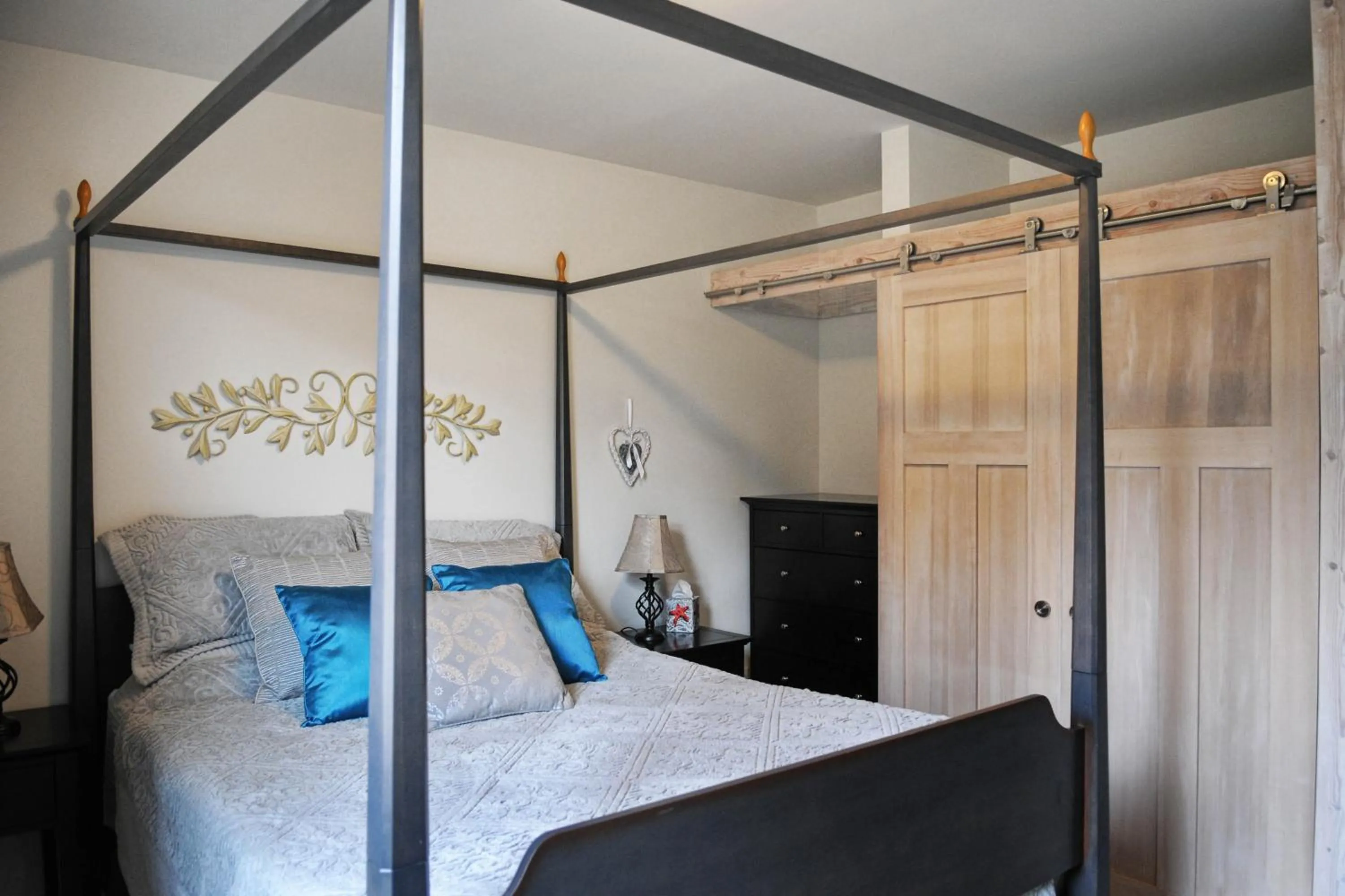 Bedroom, Bed in Valley View