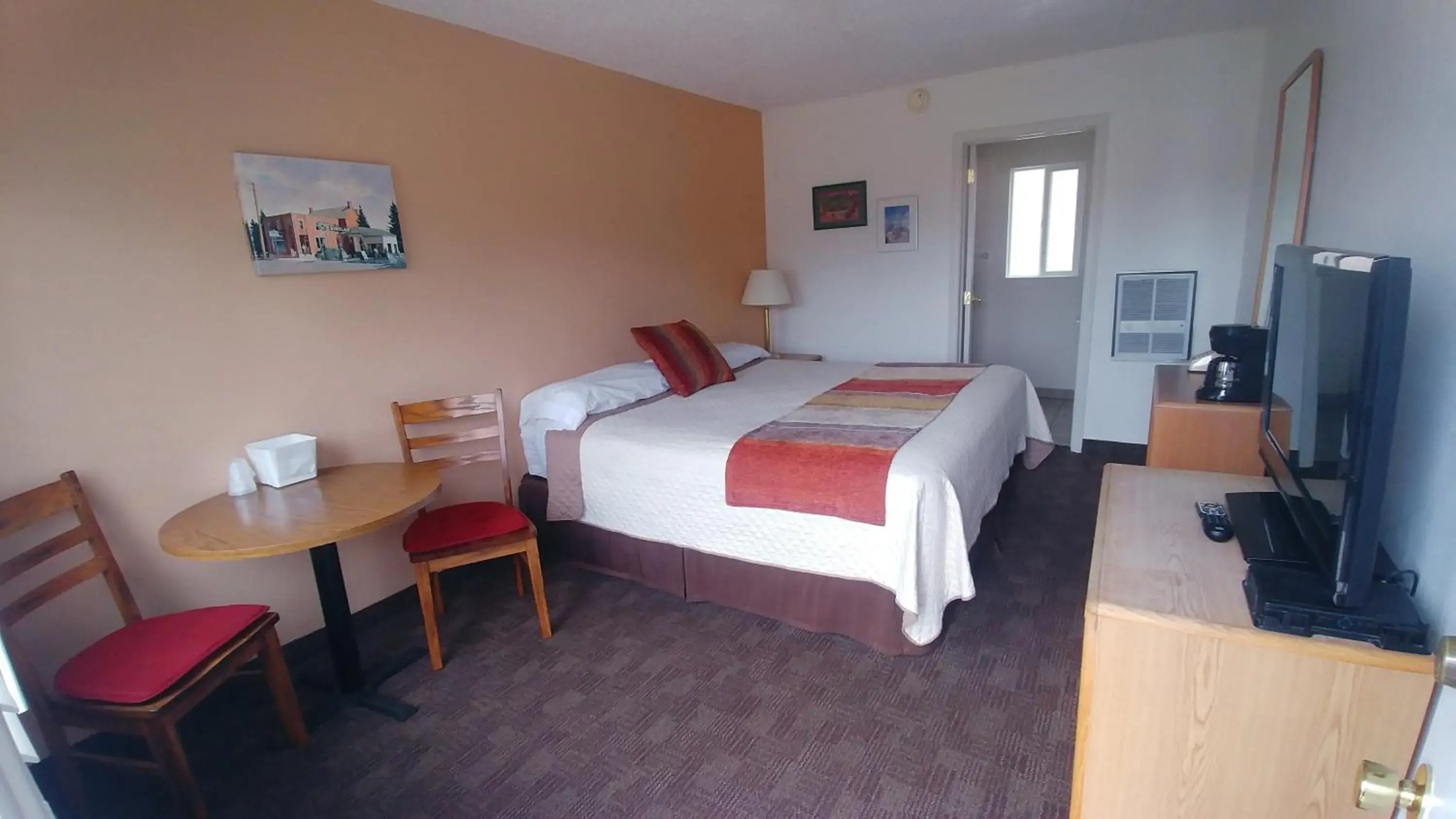 King Room in Blue Pine Motel King Room in Blue Pine Motel