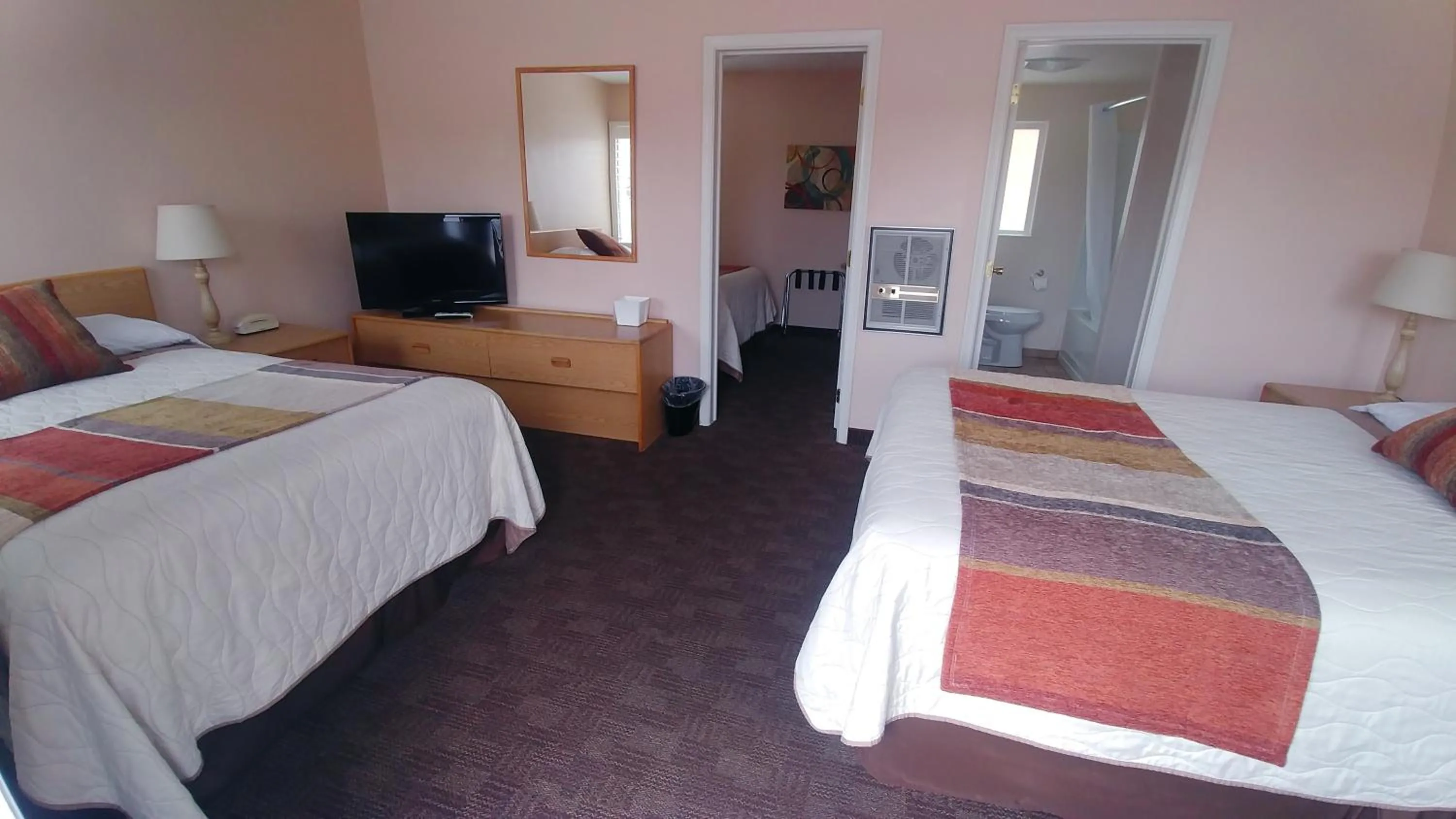 Family Room in Blue Pine Motel