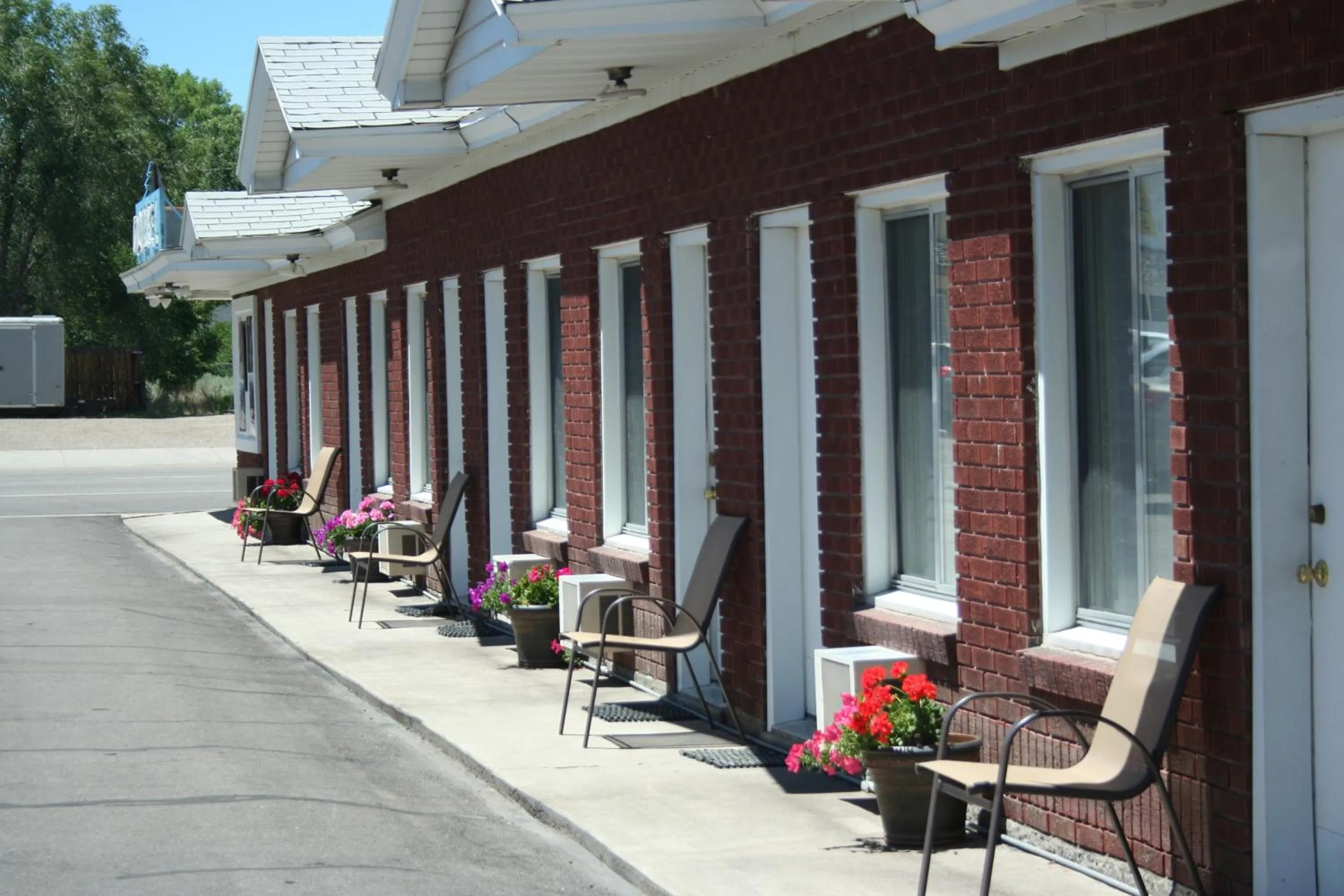 Blue Pine Motel