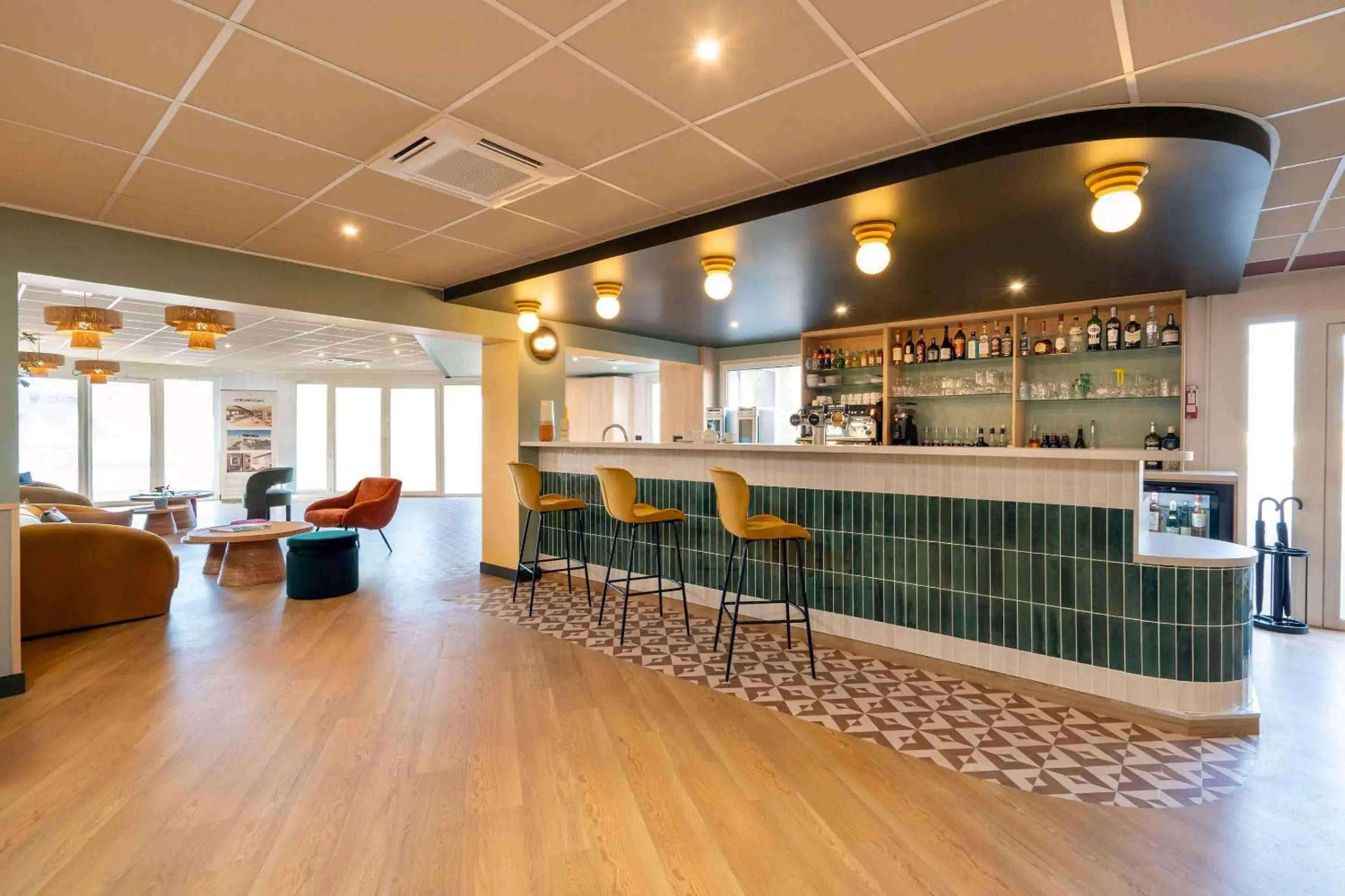 Lounge or bar in Sure Hotel by Best Western Caen Memorial Lounge or bar in Sure Hotel by Best Western Caen Memorial