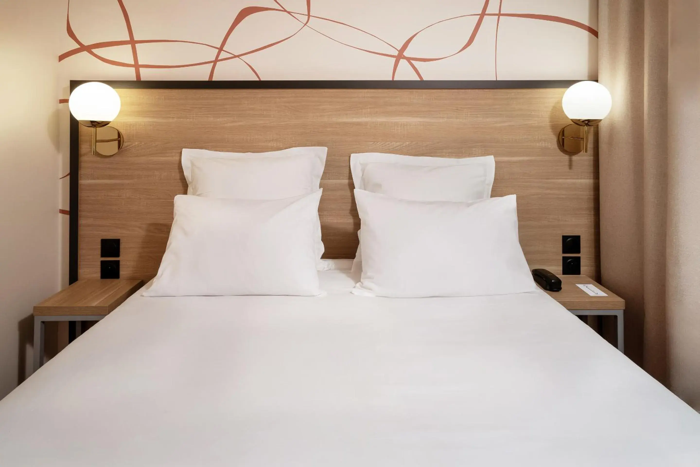 People, Bed in Sure Hotel by Best Western Caen Memorial People, Bed in Sure Hotel by Best Western Caen Memorial