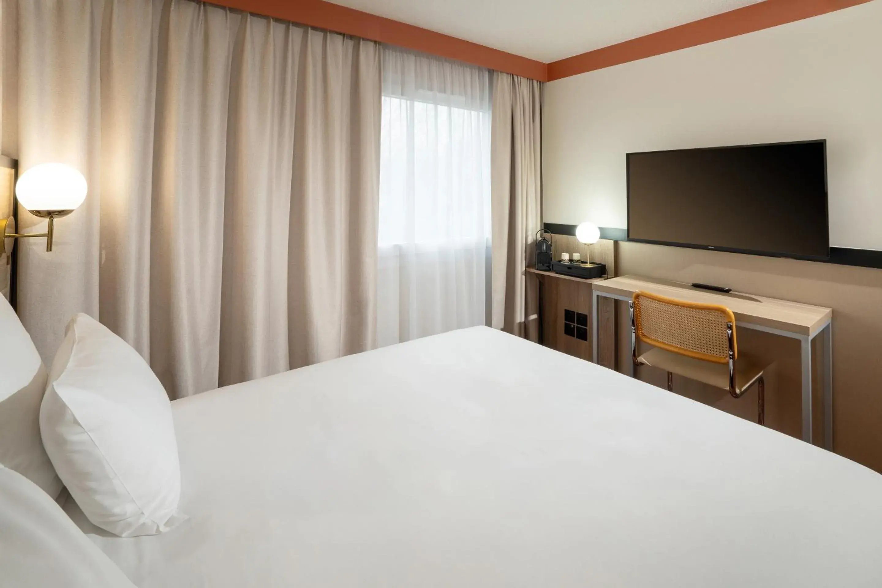 Bedroom, Bed in Sure Hotel by Best Western Caen Memorial Bedroom, Bed in Sure Hotel by Best Western Caen Memorial