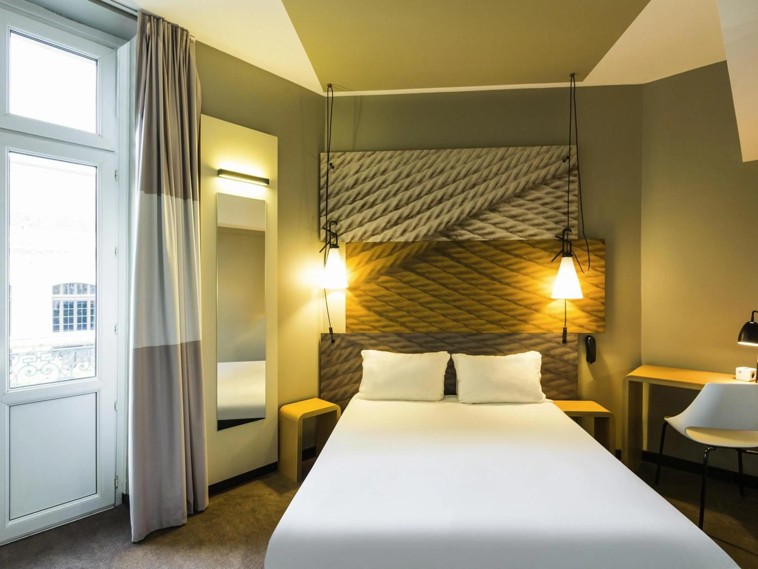 Bedroom, Bed in ibis Bordeaux Centre Gare Saint Jean Euratlantique