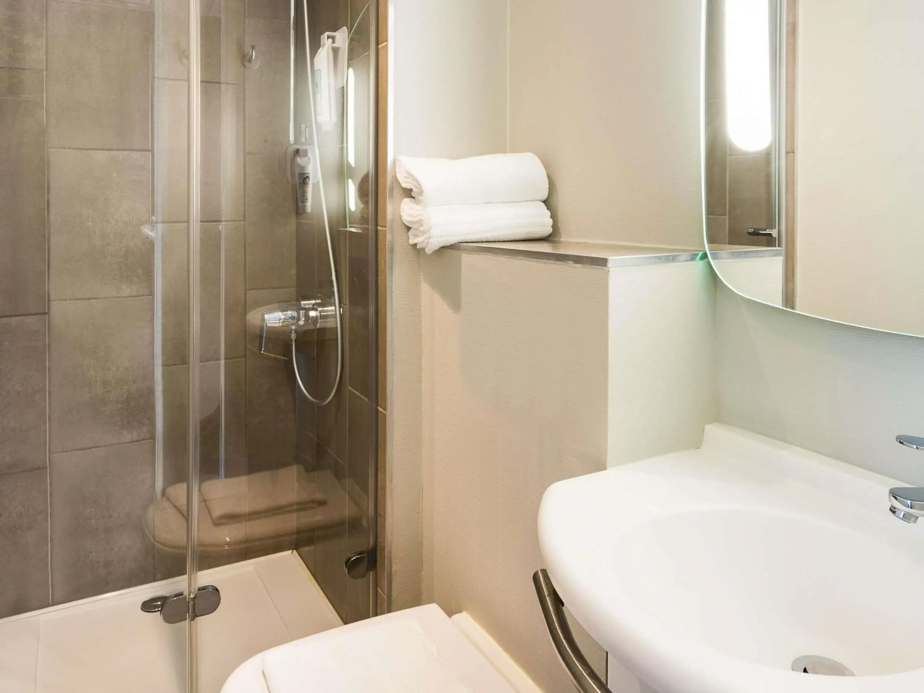 Bedroom in ibis Bordeaux Centre Gare Saint Jean Euratlantique Bedroom in ibis Bordeaux Centre Gare Saint Jean Euratlantique