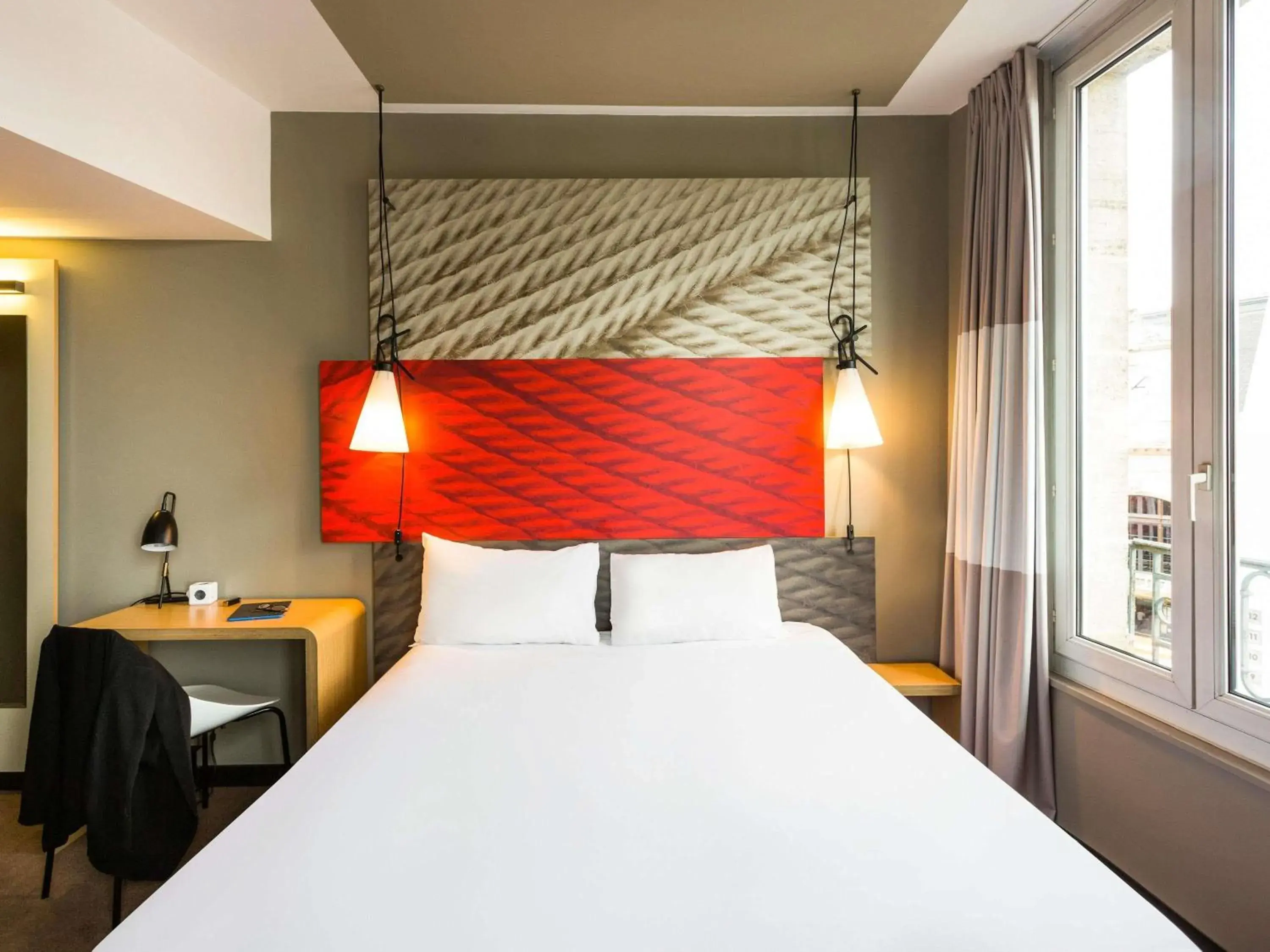 Bedroom, Bed in ibis Bordeaux Centre Gare Saint Jean Euratlantique Bedroom, Bed in ibis Bordeaux Centre Gare Saint Jean Euratlantique